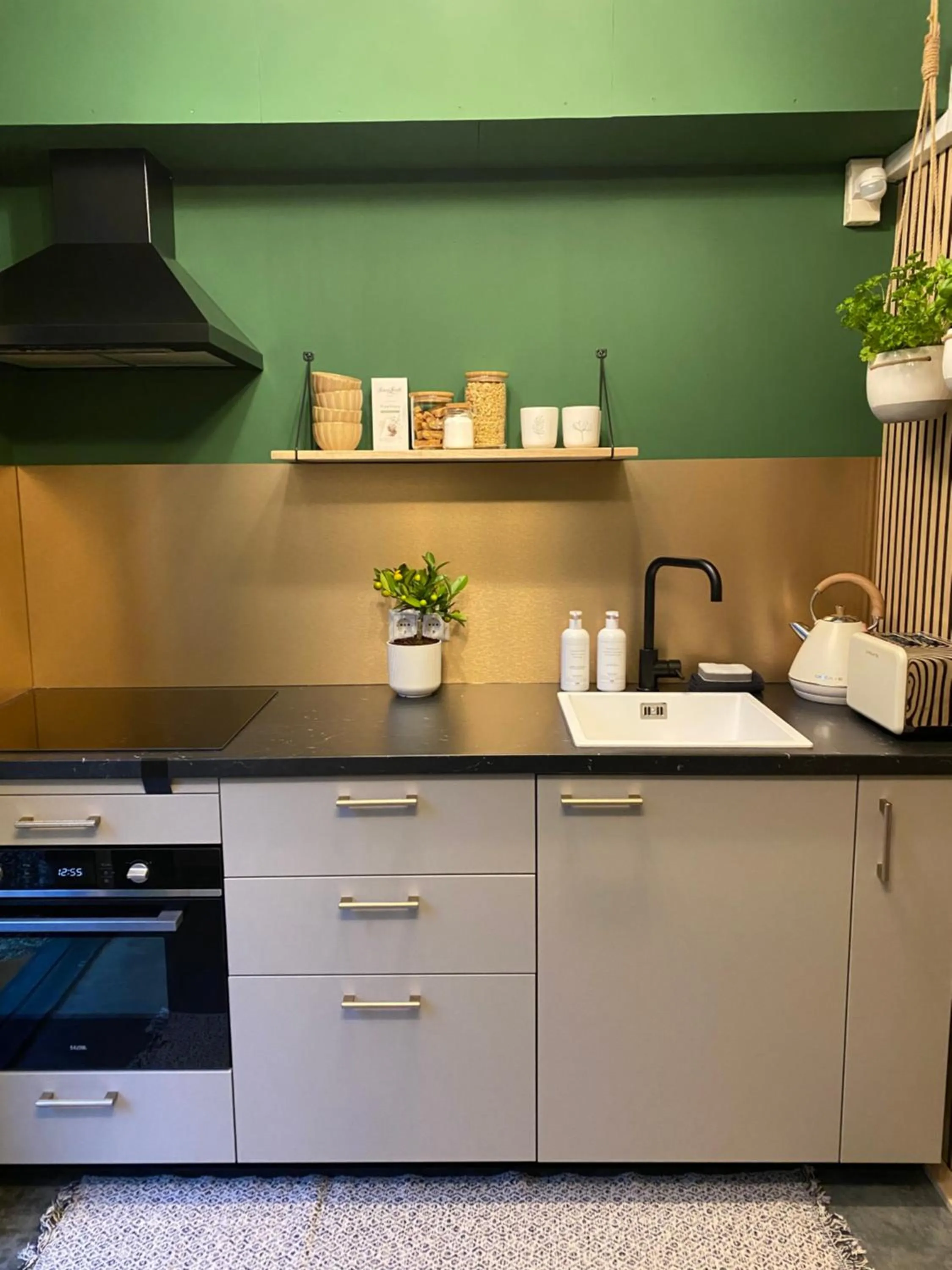 Kitchen or kitchenette in ForRest Suites