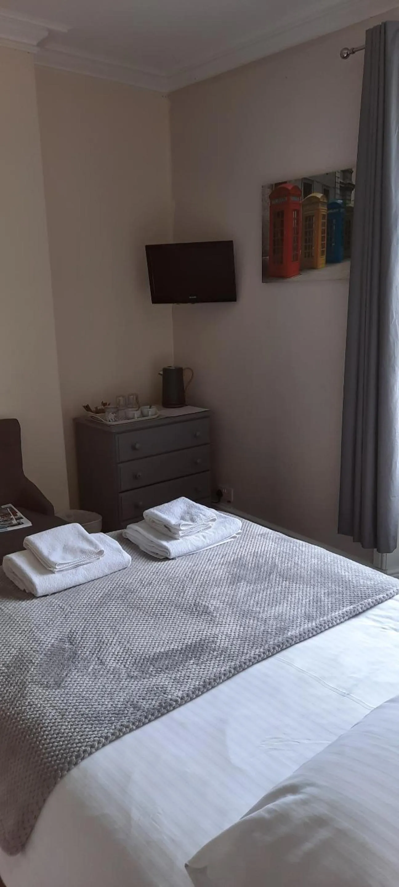 Bedroom in Arncliffe Arms