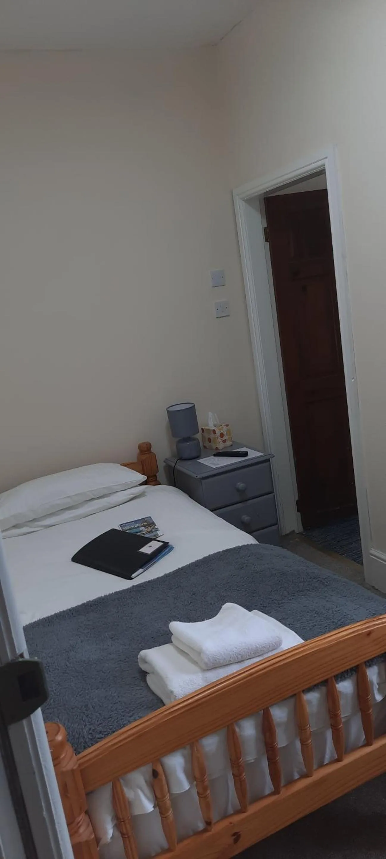 Bedroom in Arncliffe Arms