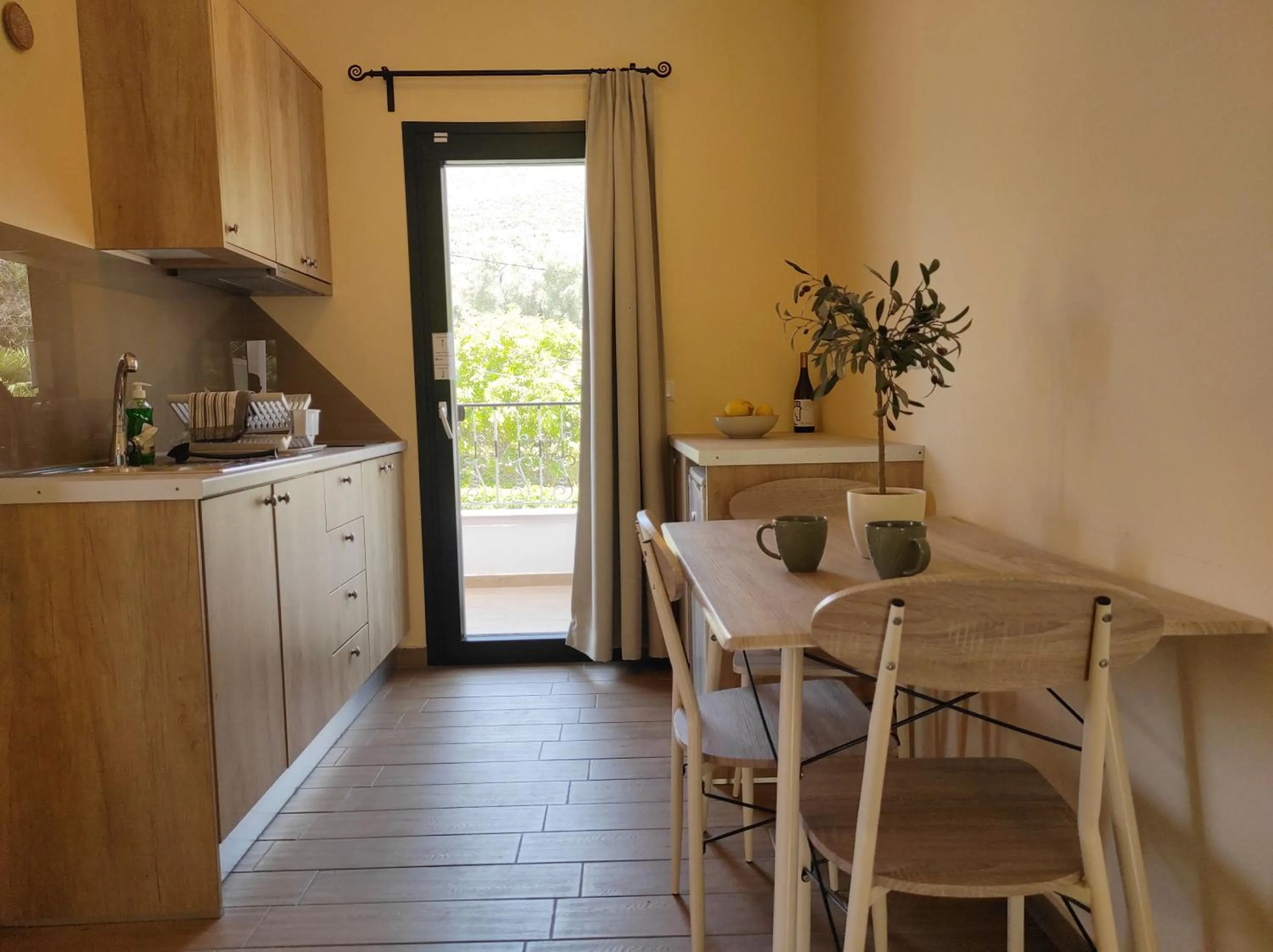 Donatos Apartments & Studios