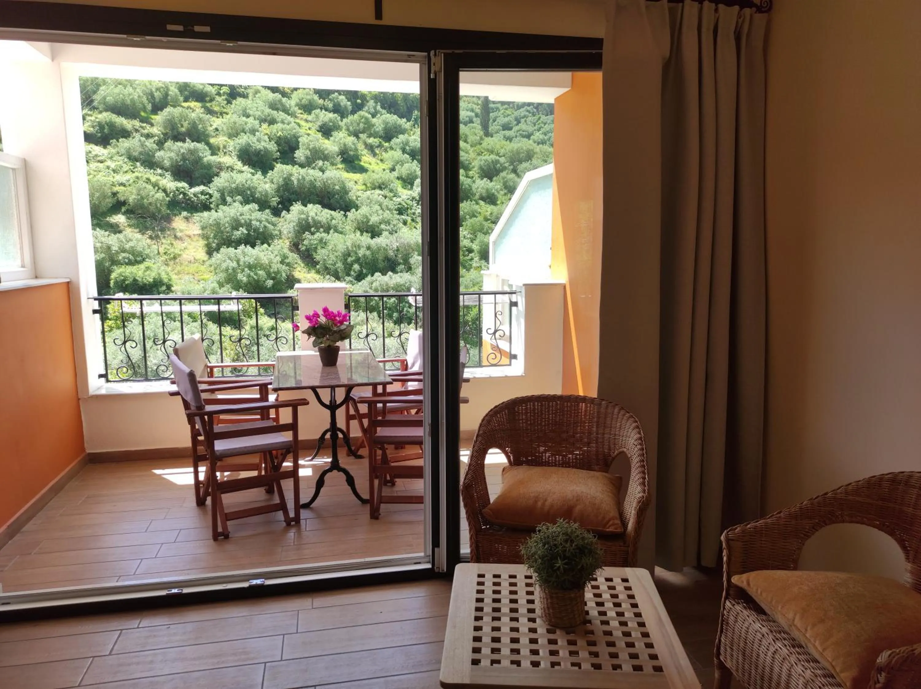 Donatos Apartments & Studios