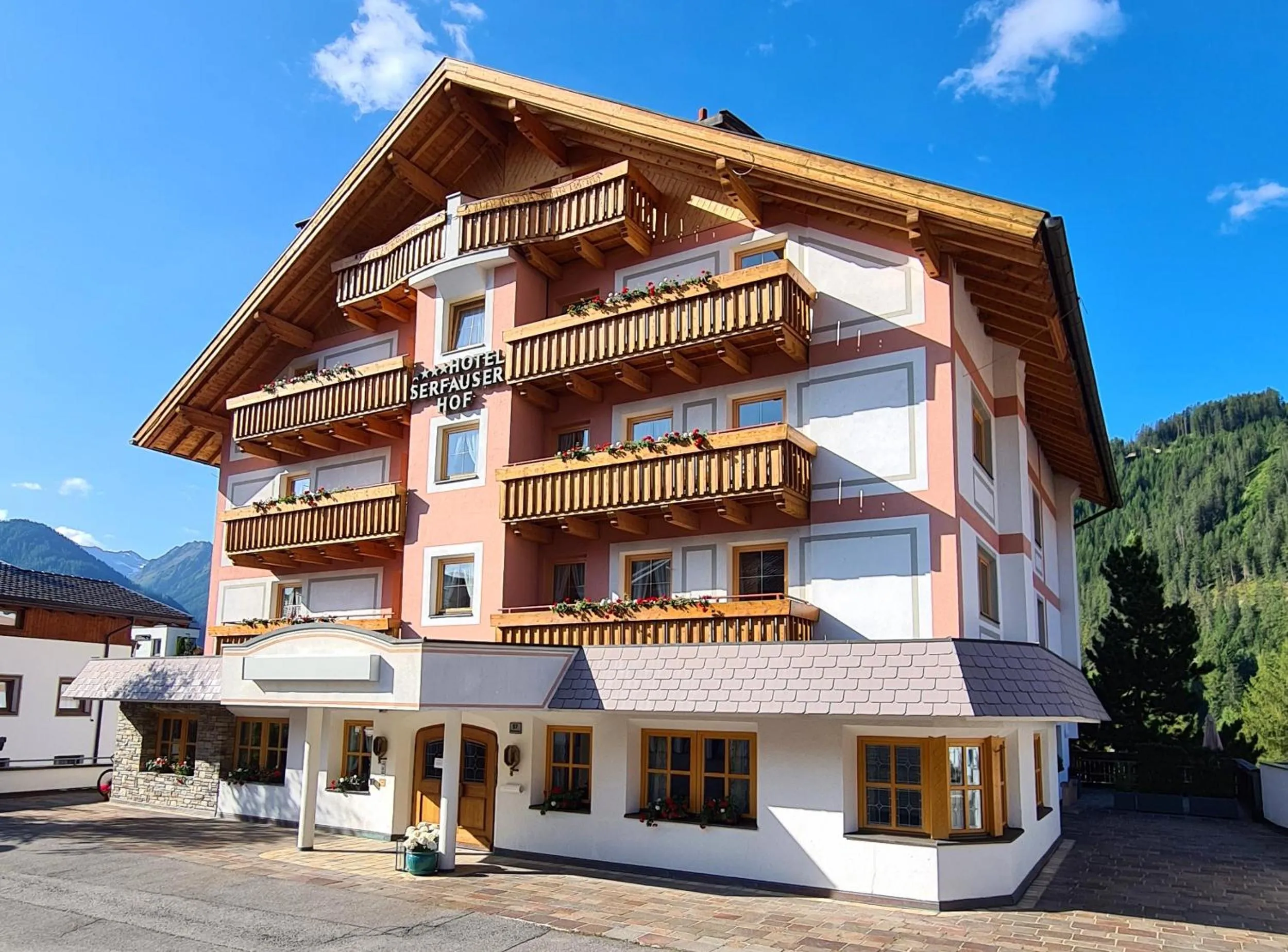 Property building in Hotel Garni Serfauserhof