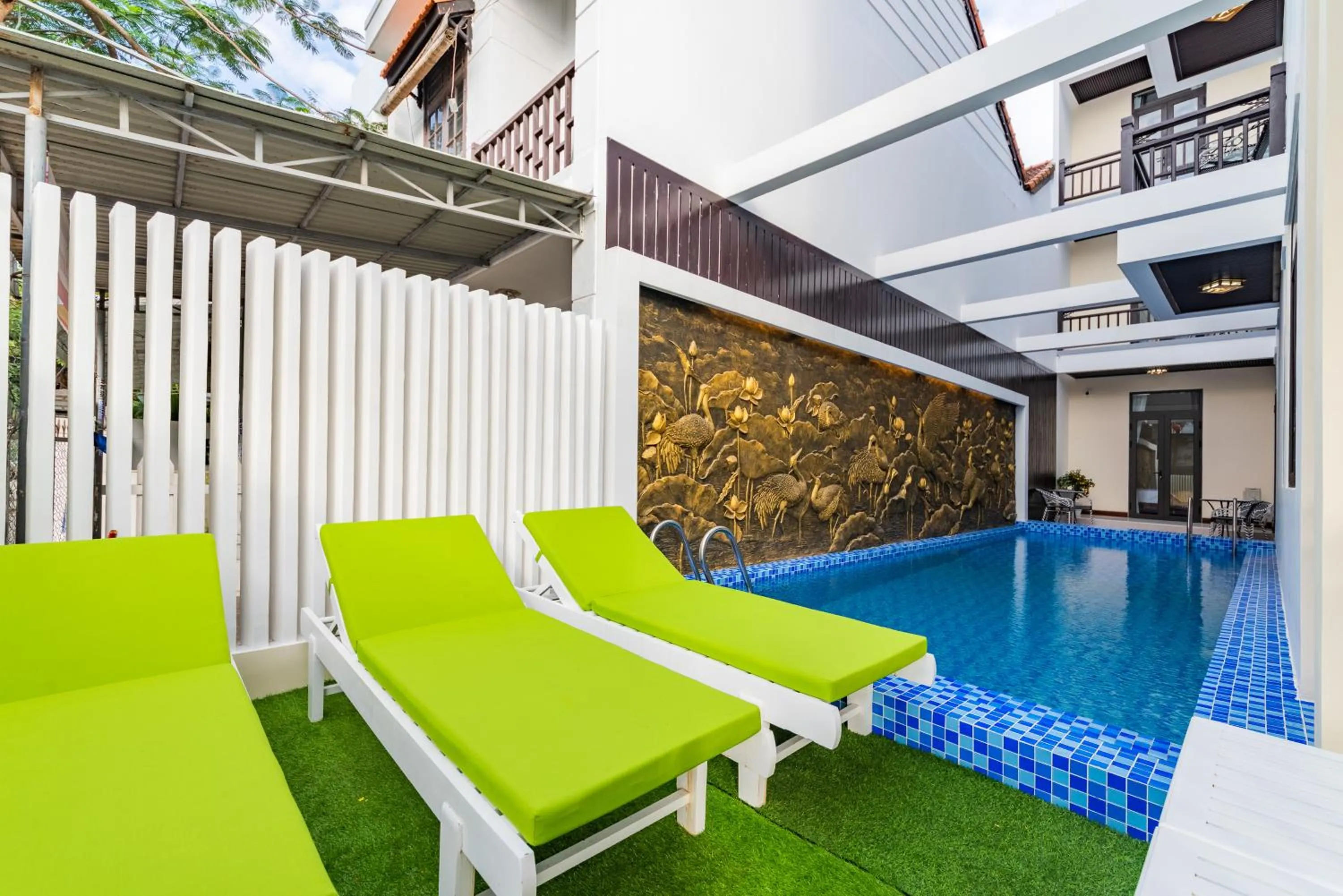 Swimming pool in Green Hill Hotel