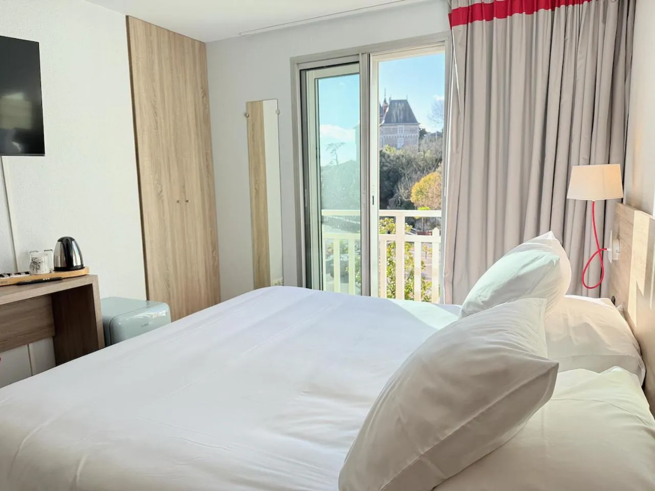 Bed in Hôtel Beau Soleil