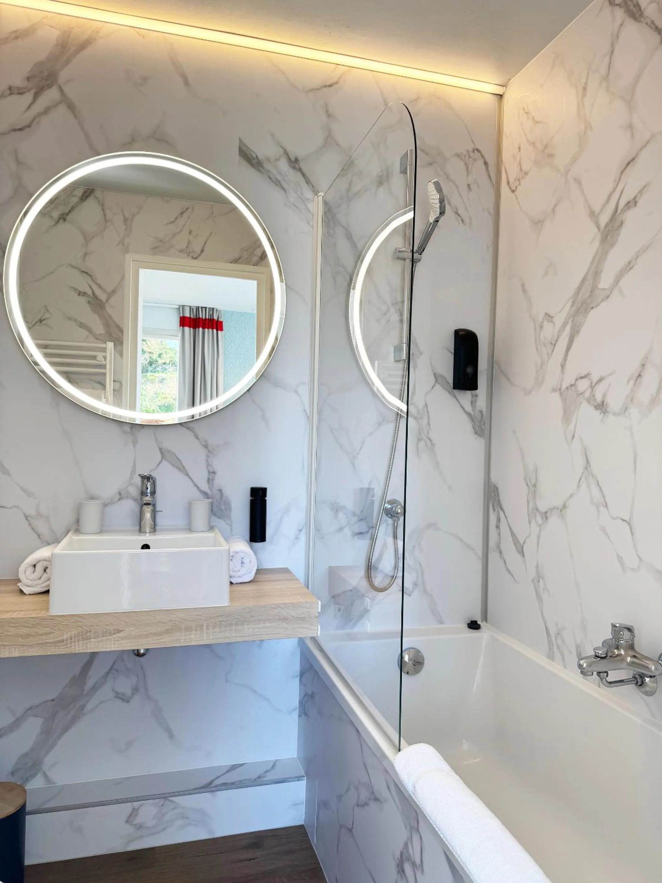 Toilet in Hôtel Beau Soleil