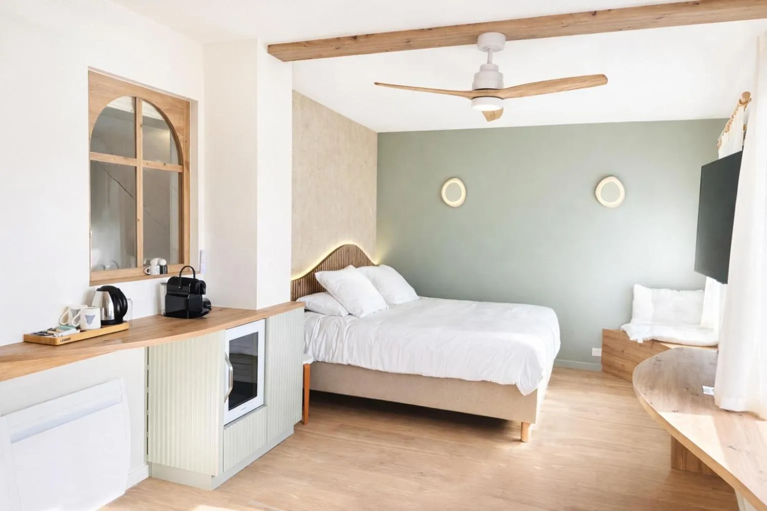 Photo of the whole room, Bed in Hôtel Beau Soleil