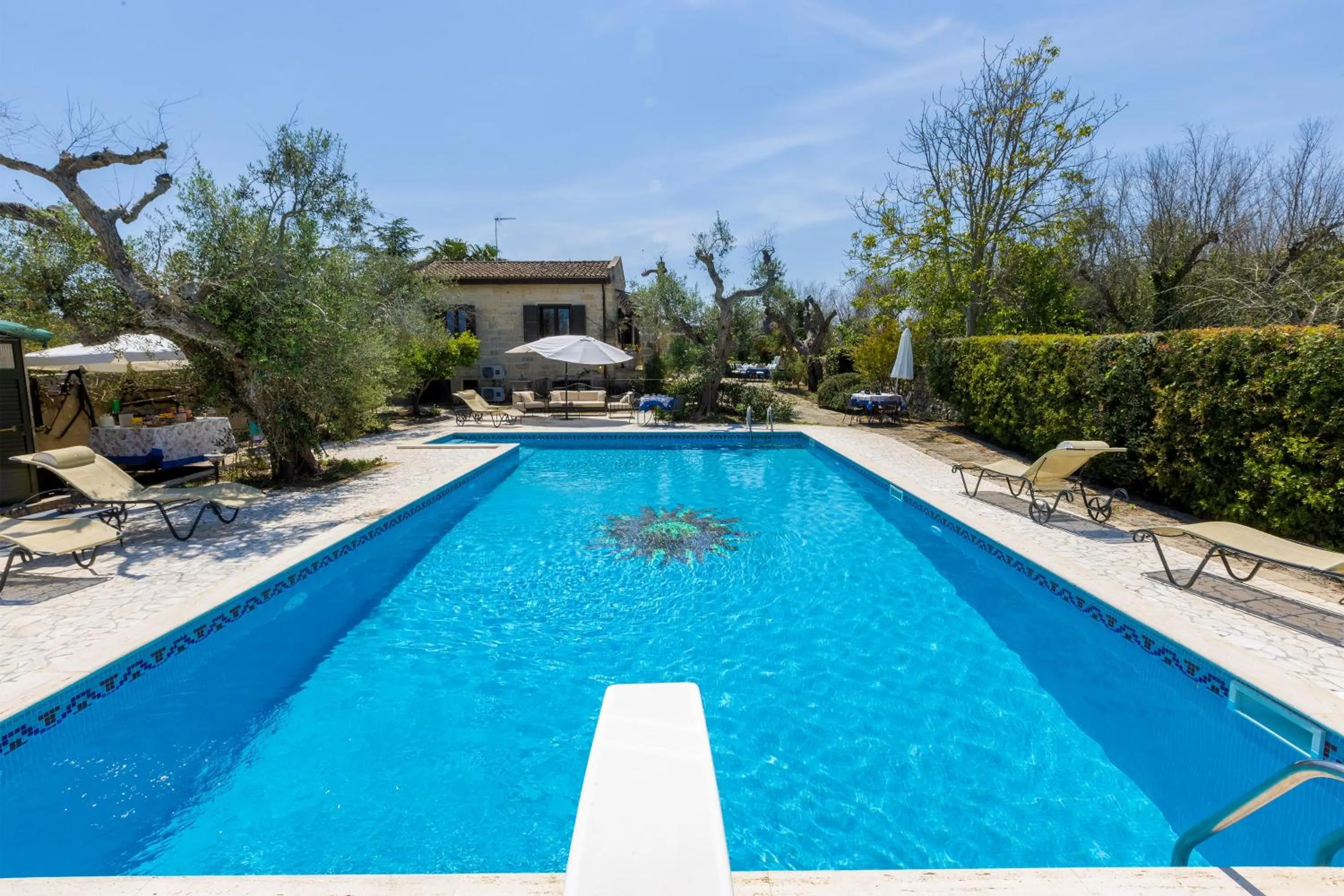 Garden view in Casa Ulmi con piscina