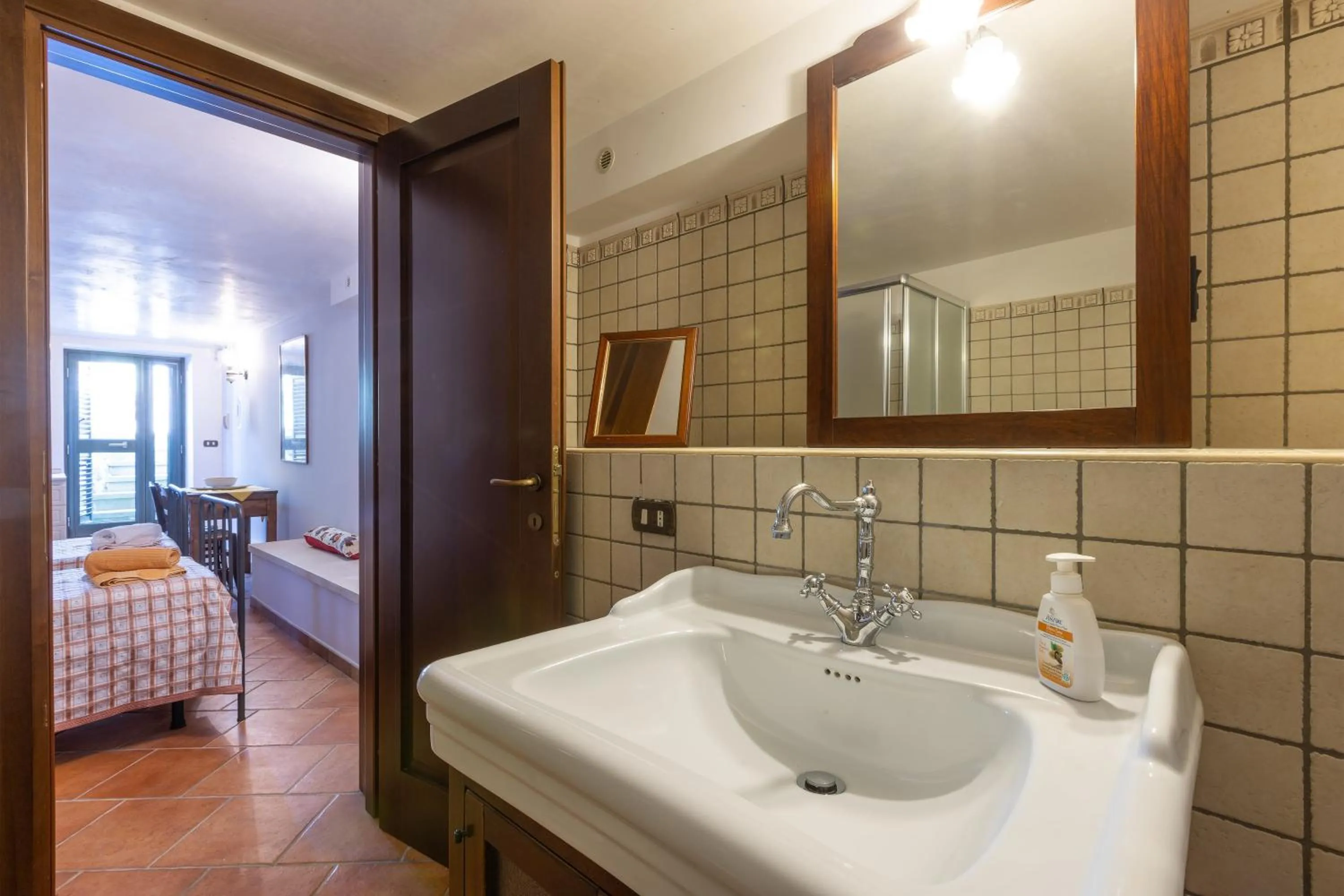 Bathroom in Casa Ulmi con piscina