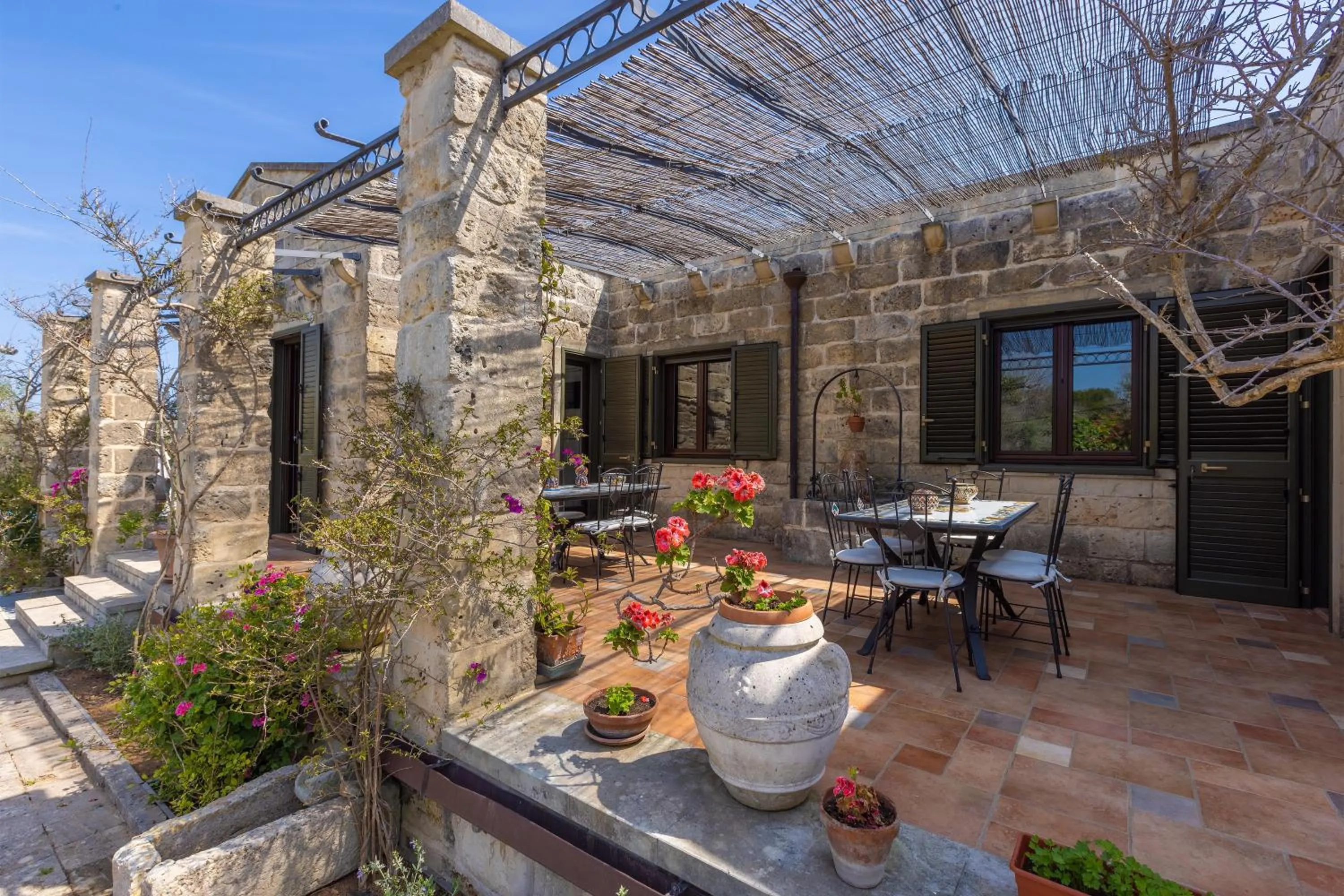 Garden in Casa Ulmi con piscina