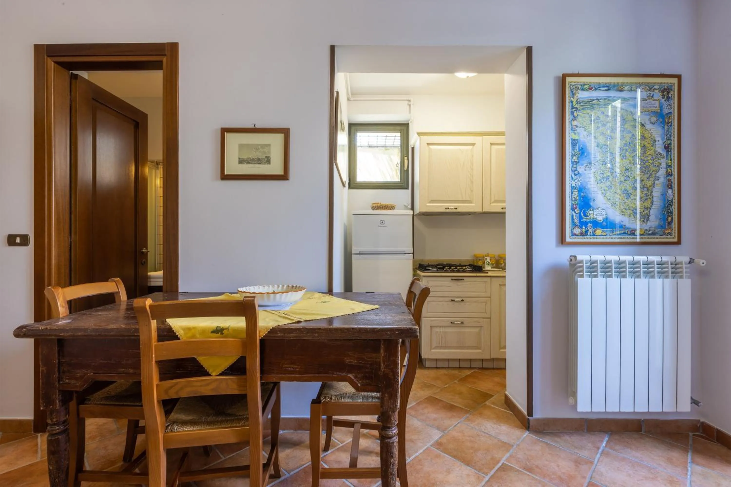 Kitchen or kitchenette in Casa Ulmi con piscina