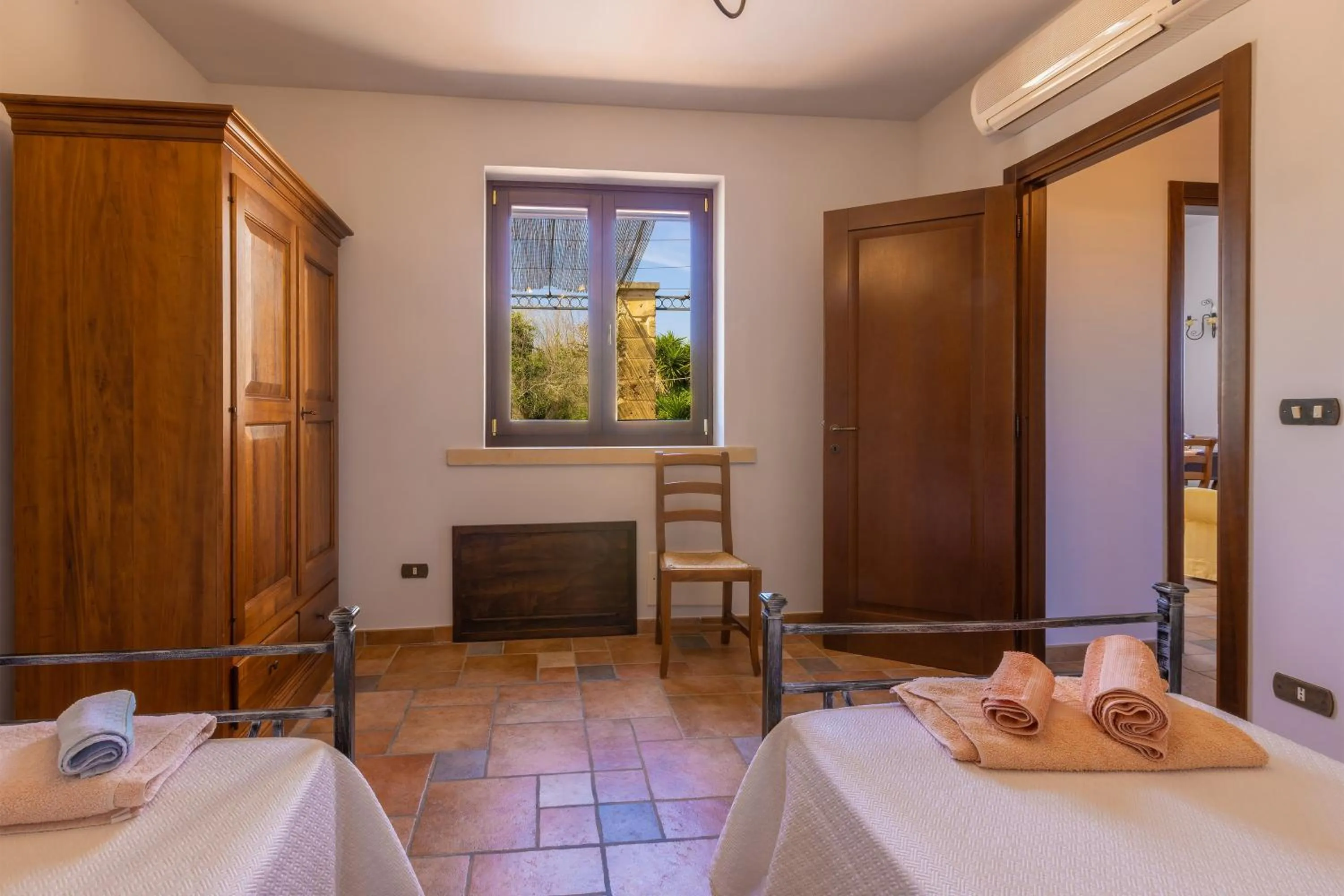 Bedroom in Casa Ulmi con piscina