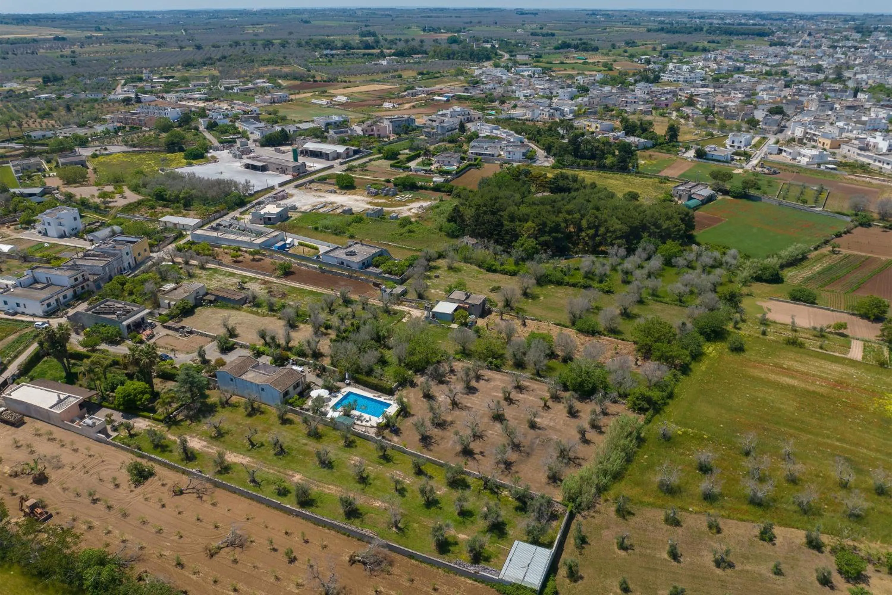 Landmark view in Casa Ulmi con piscina