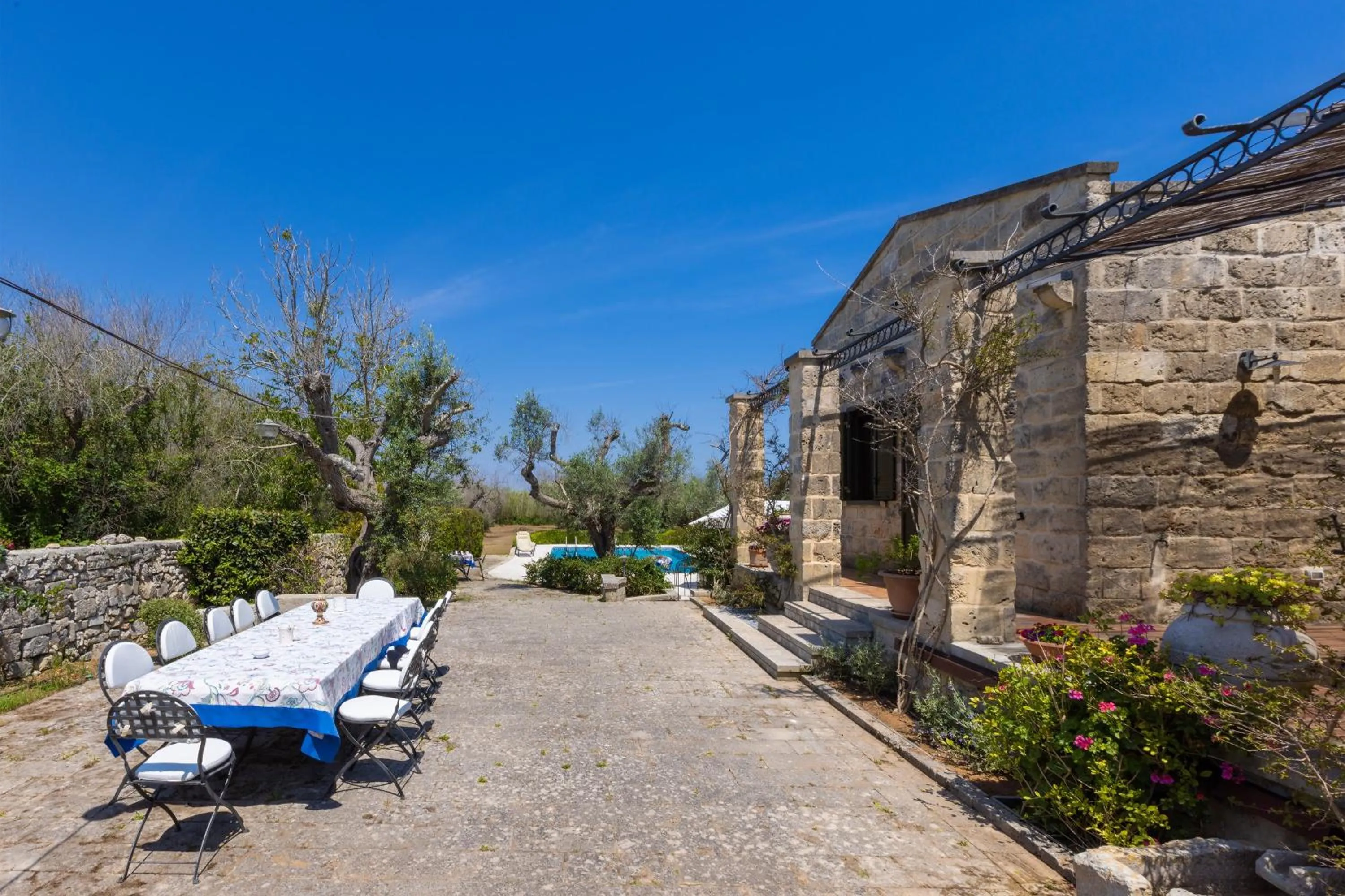 Garden view in Casa Ulmi con piscina