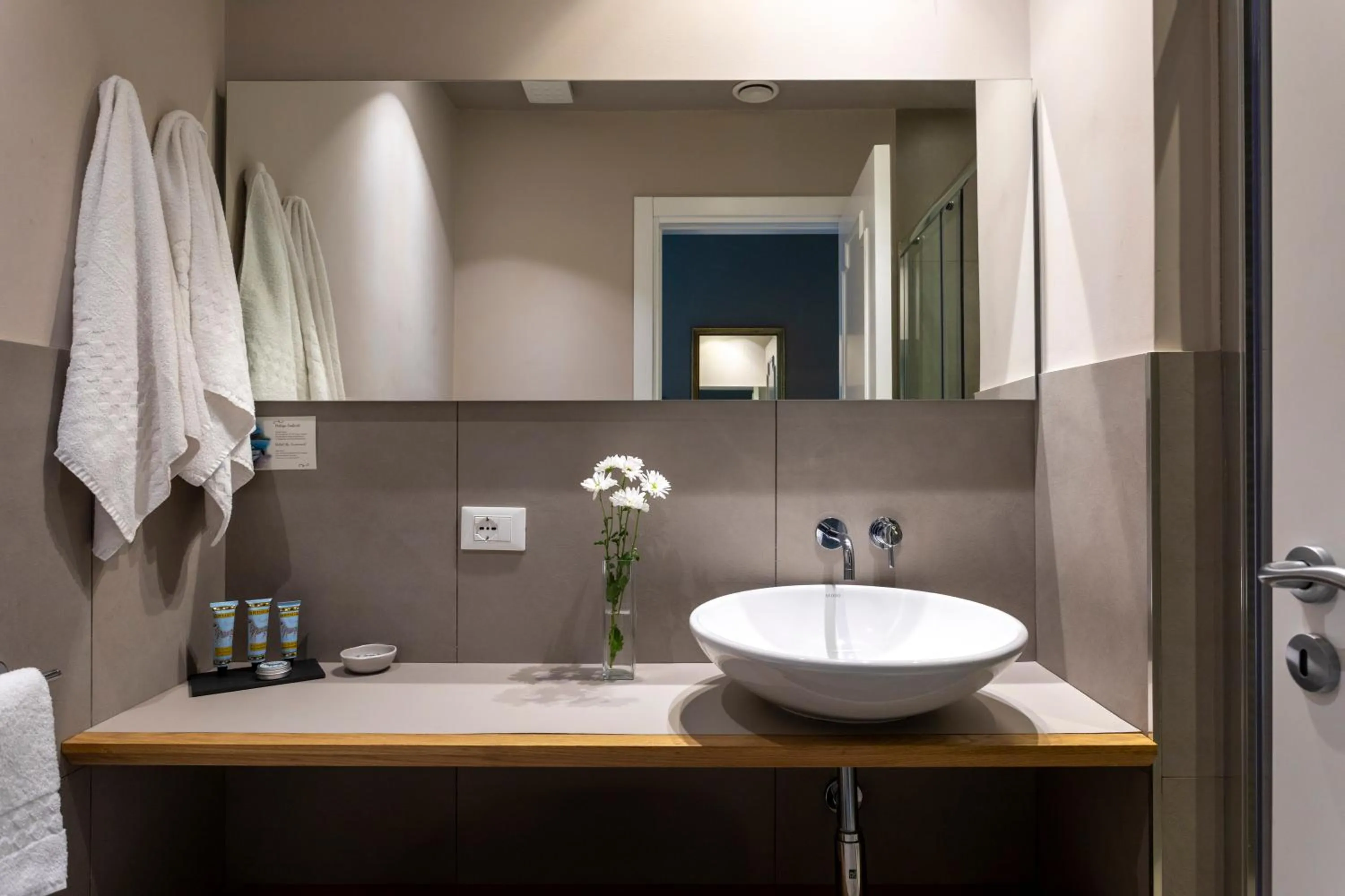 Bathroom in Villa Masetta - Luxury Suites