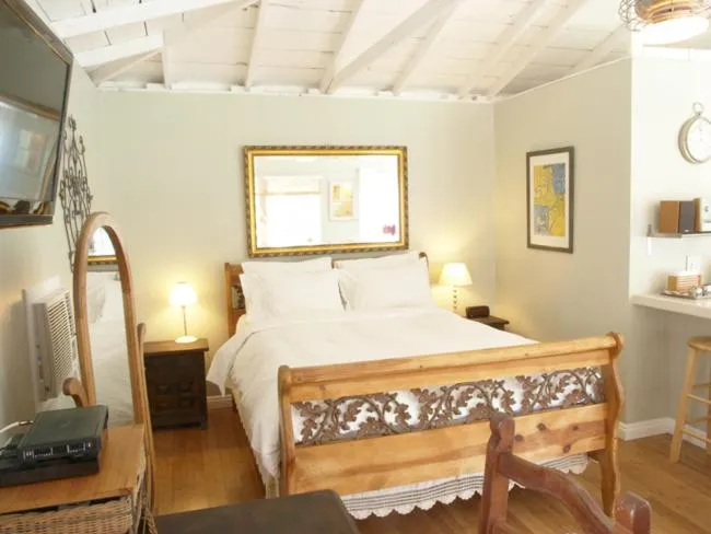 Bed in Culver City Escape with Pool, Near Disneyland Park!