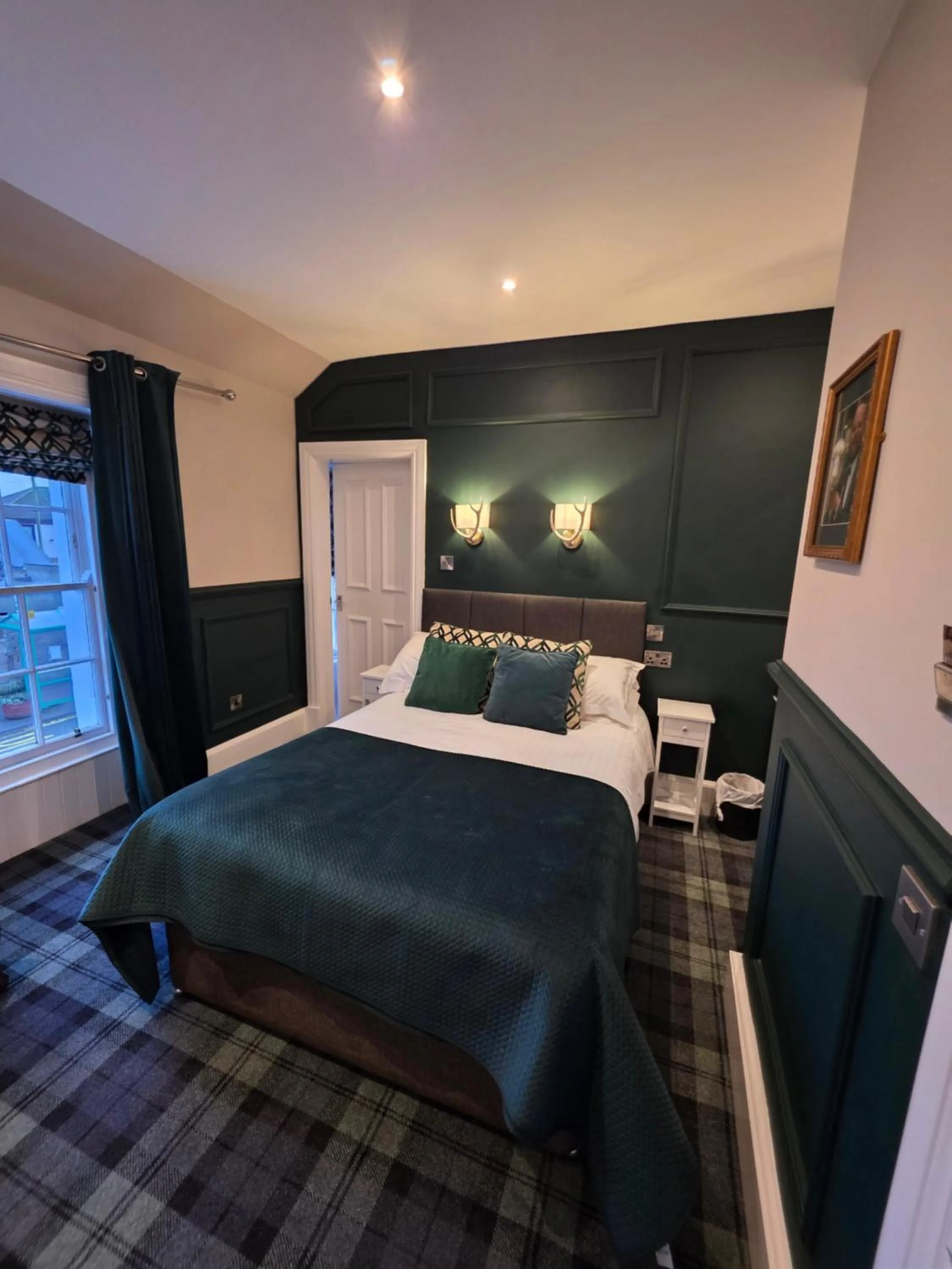 Bed in The Original Rosslyn Inn