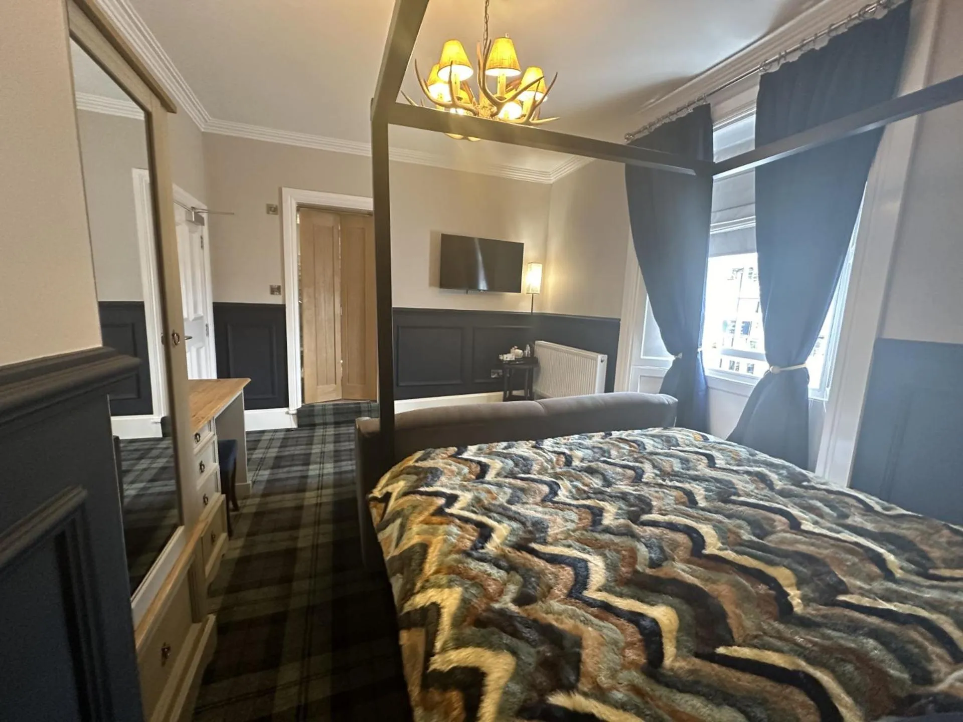 Bed in The Original Rosslyn Inn