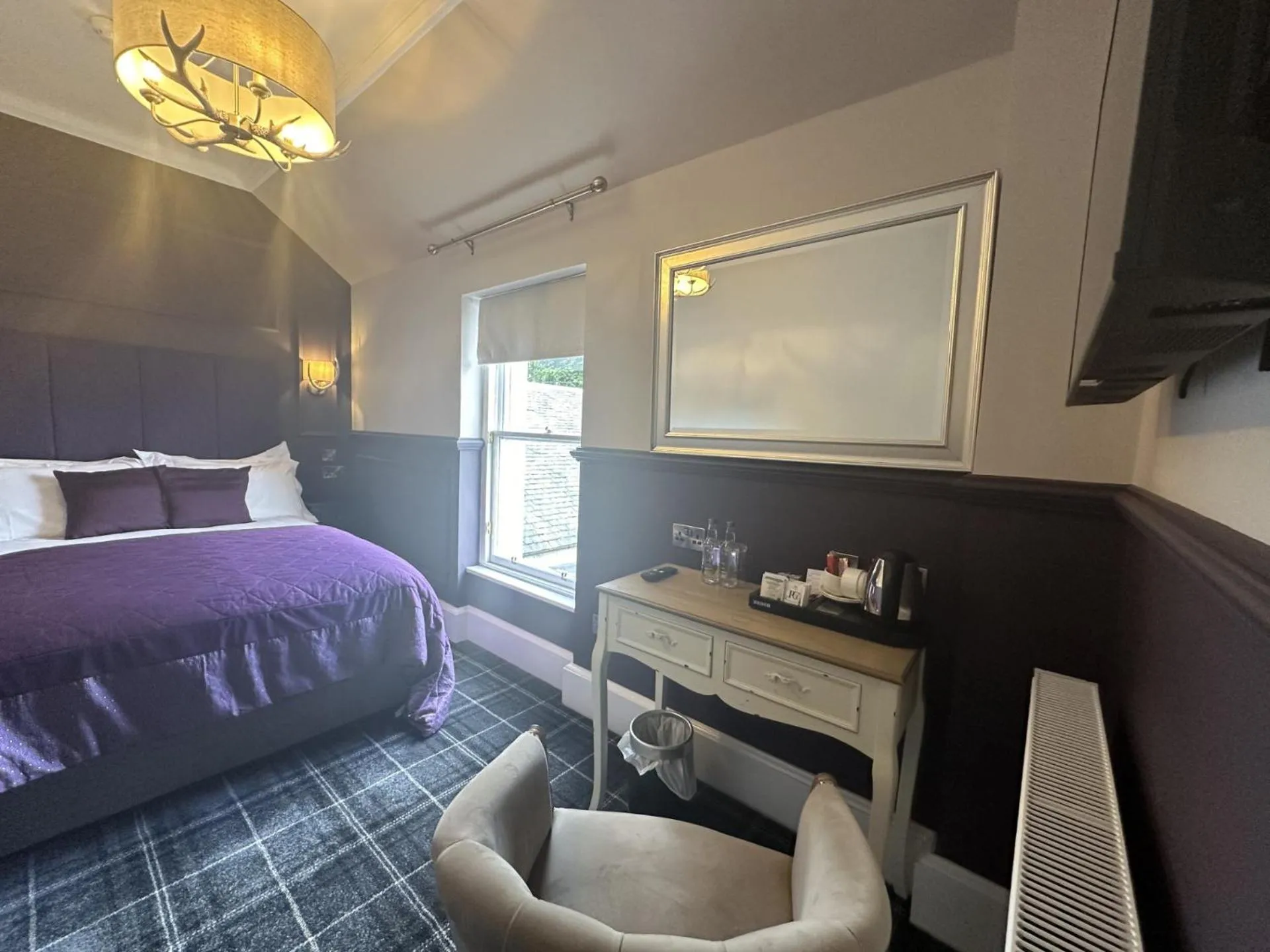 Bed in The Original Rosslyn Inn