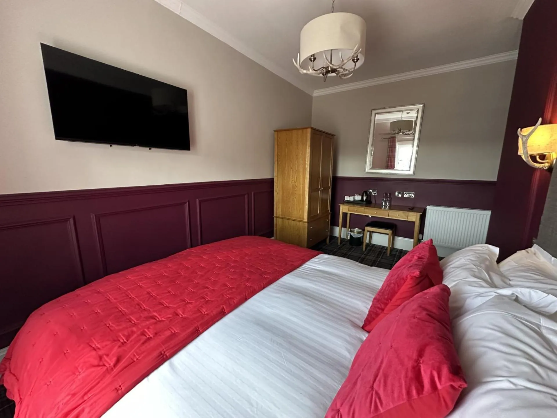 Bed in The Original Rosslyn Inn