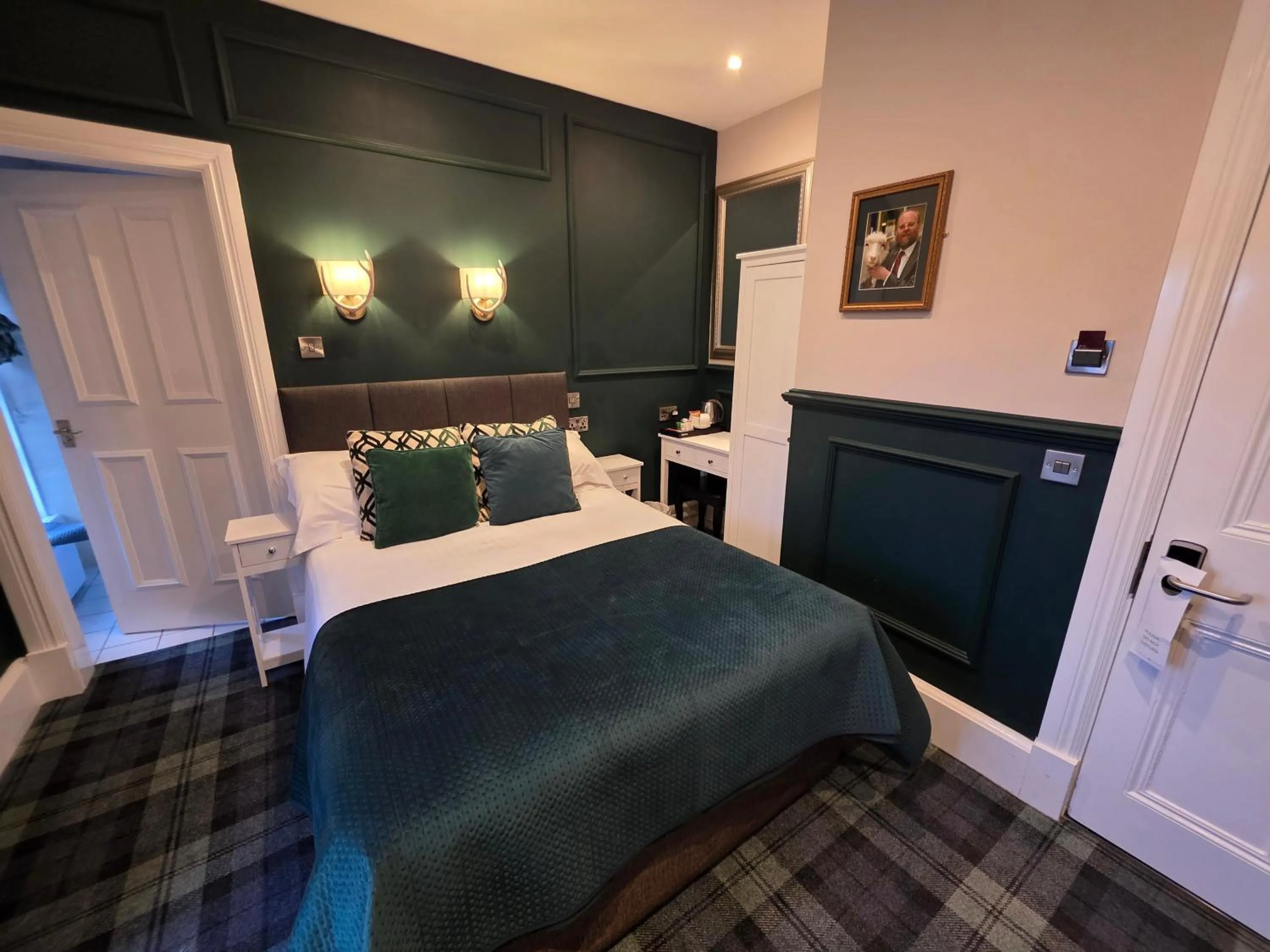 Bed in The Original Rosslyn Inn