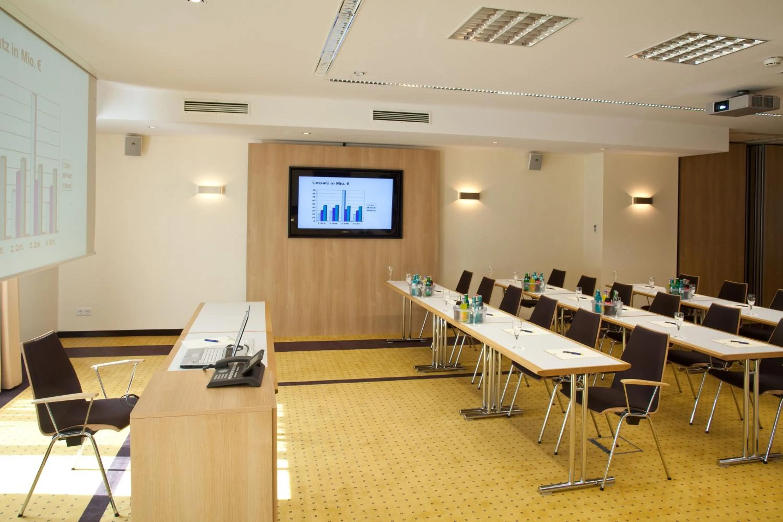 Business facilities in Lanzcarré Hotel Mannheim, a member of Radisson Individuals