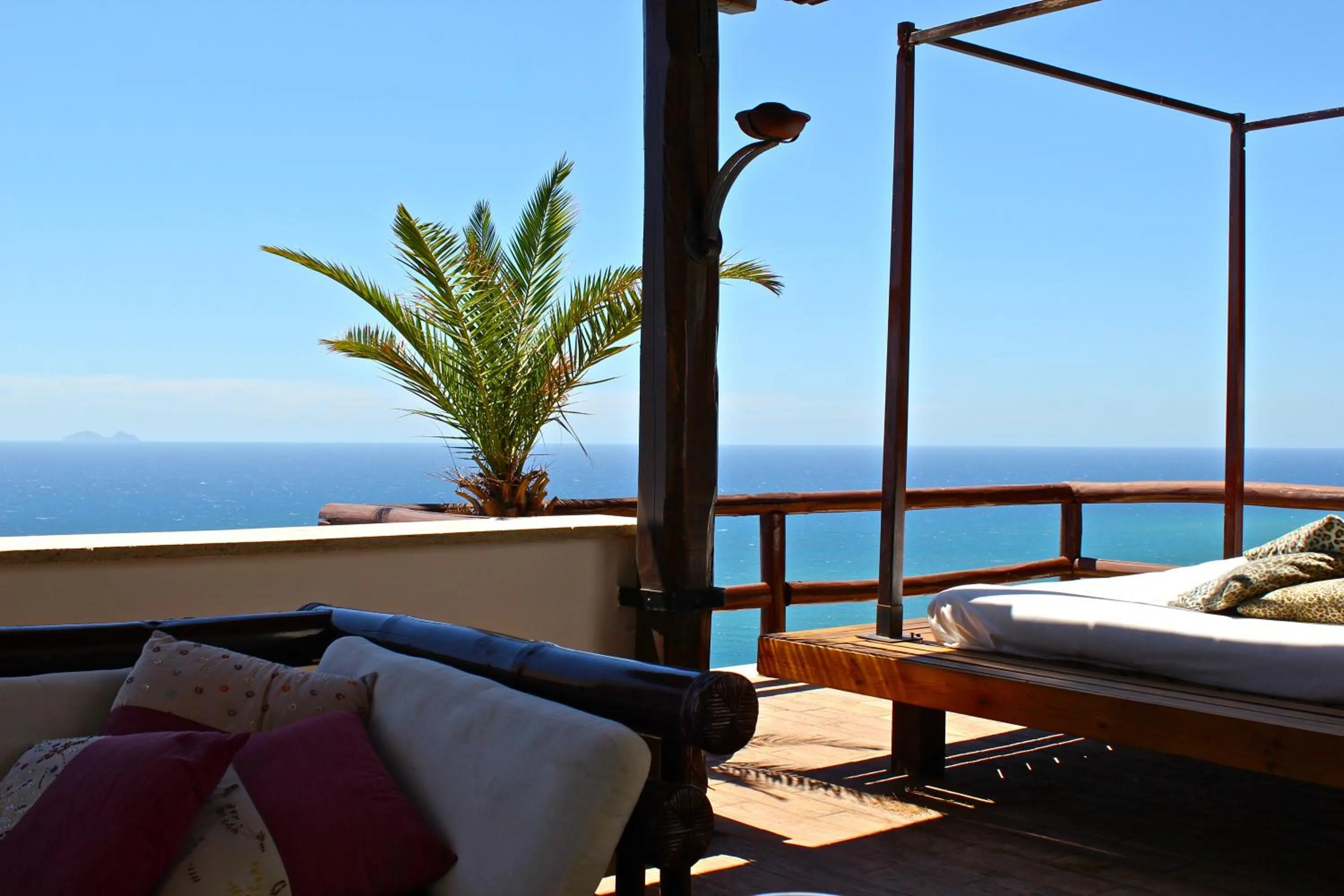 Balcony/Terrace, Bed in Claro De Lua Circeo B&B