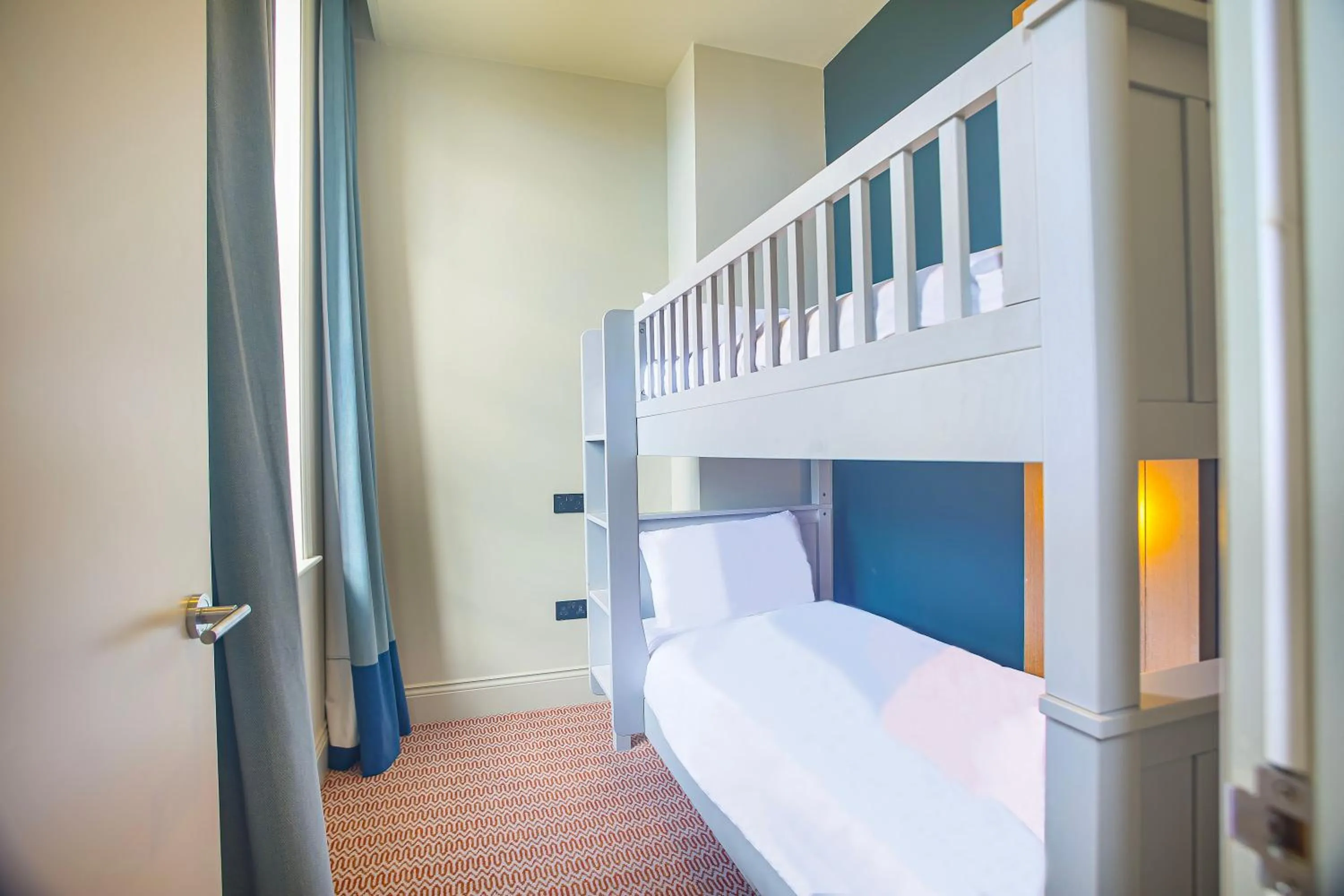 Day, Bed in Royal Whitby