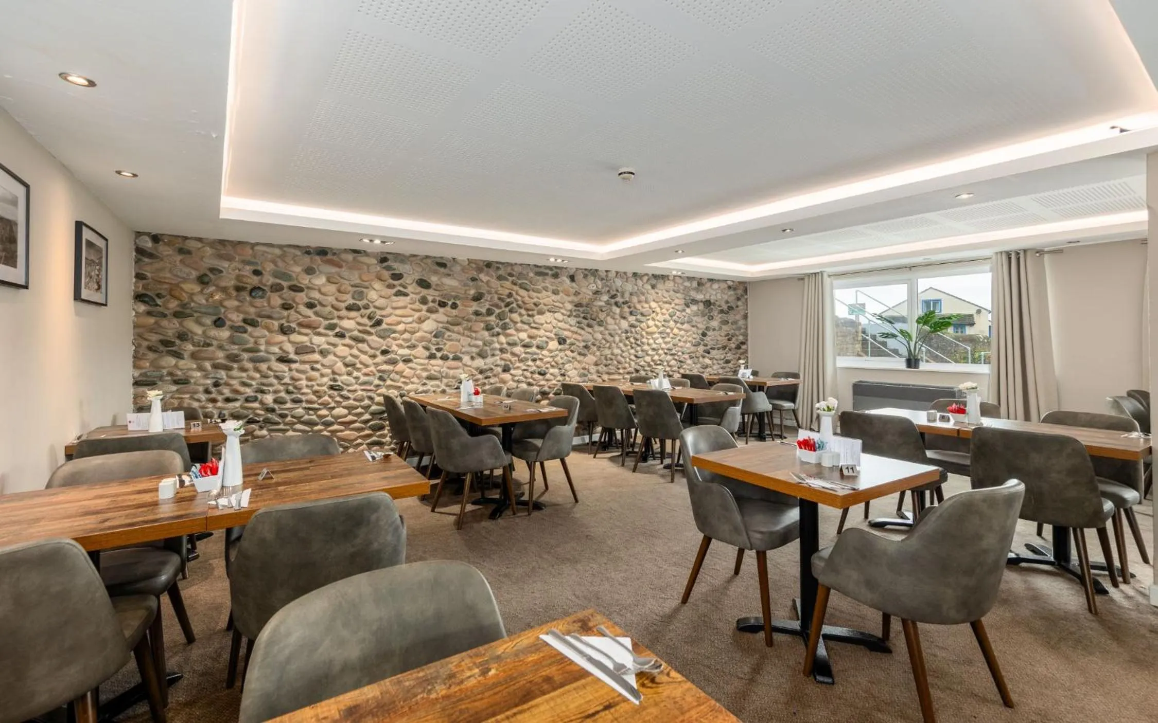 Restaurant/places to eat in Seacote Hotel