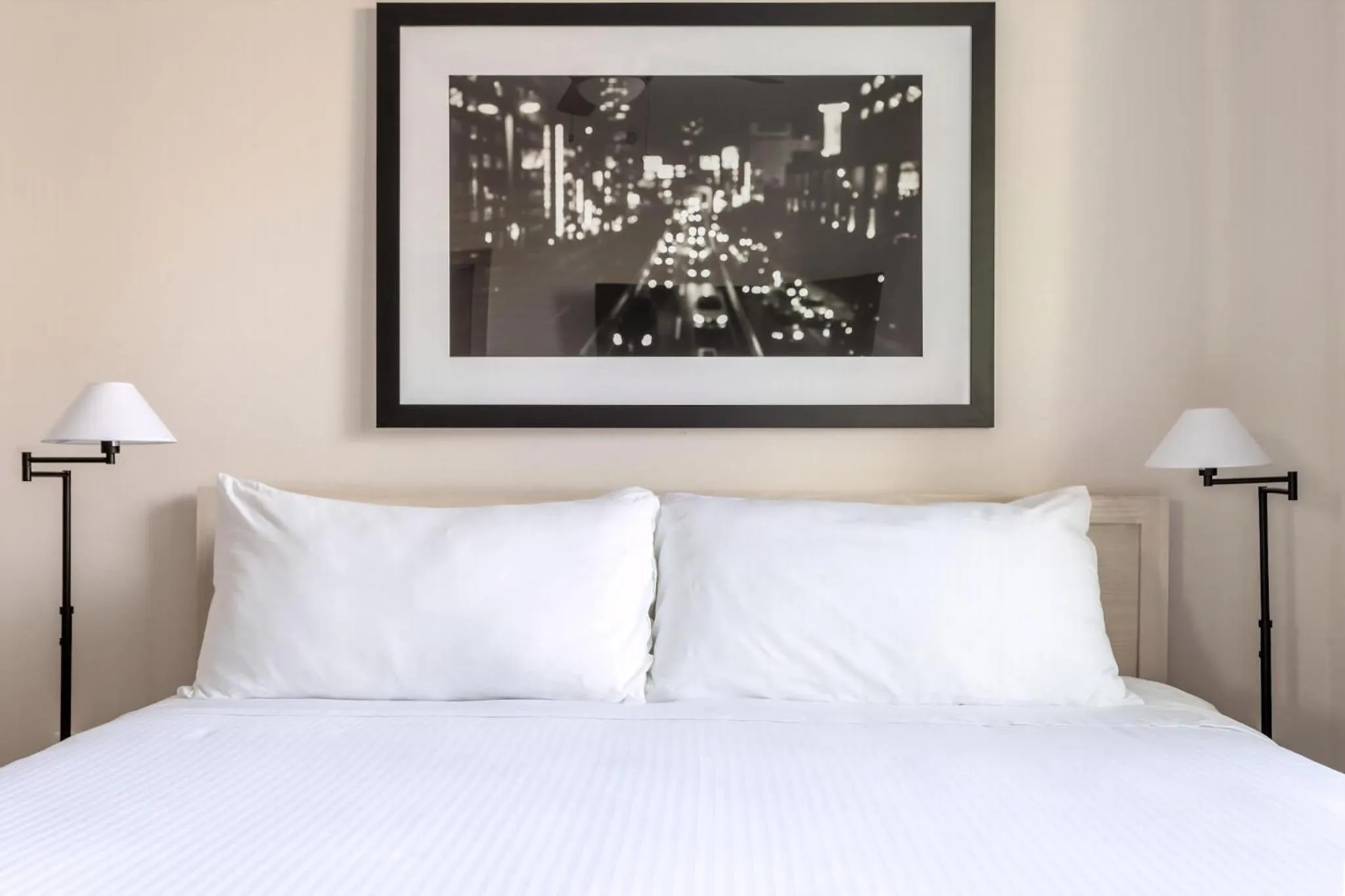 Living room, Bed in Kasa Love Field-Medical District Dallas