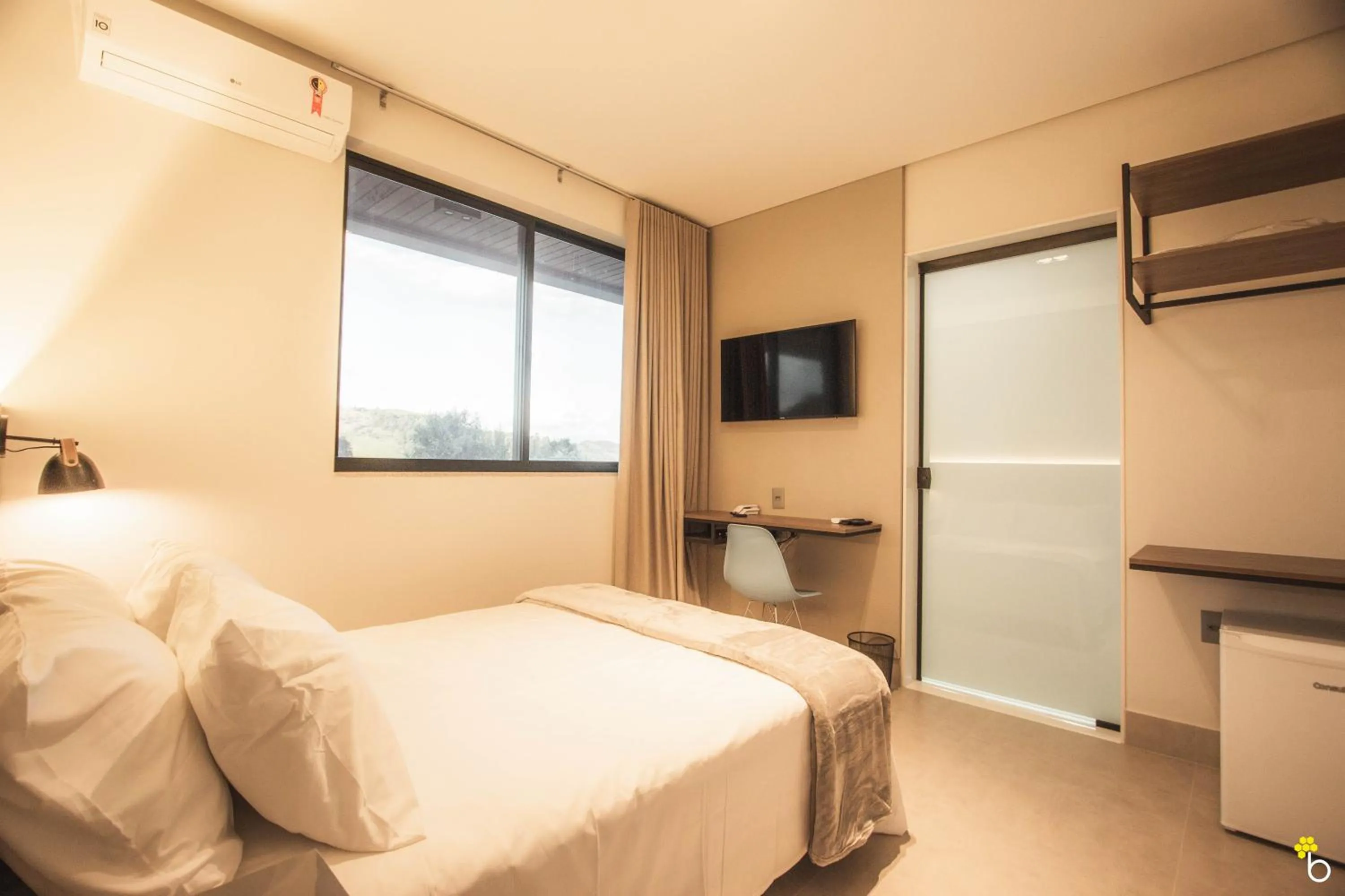 Photo of the whole room, Bed in NAIM Hotel Capitólio