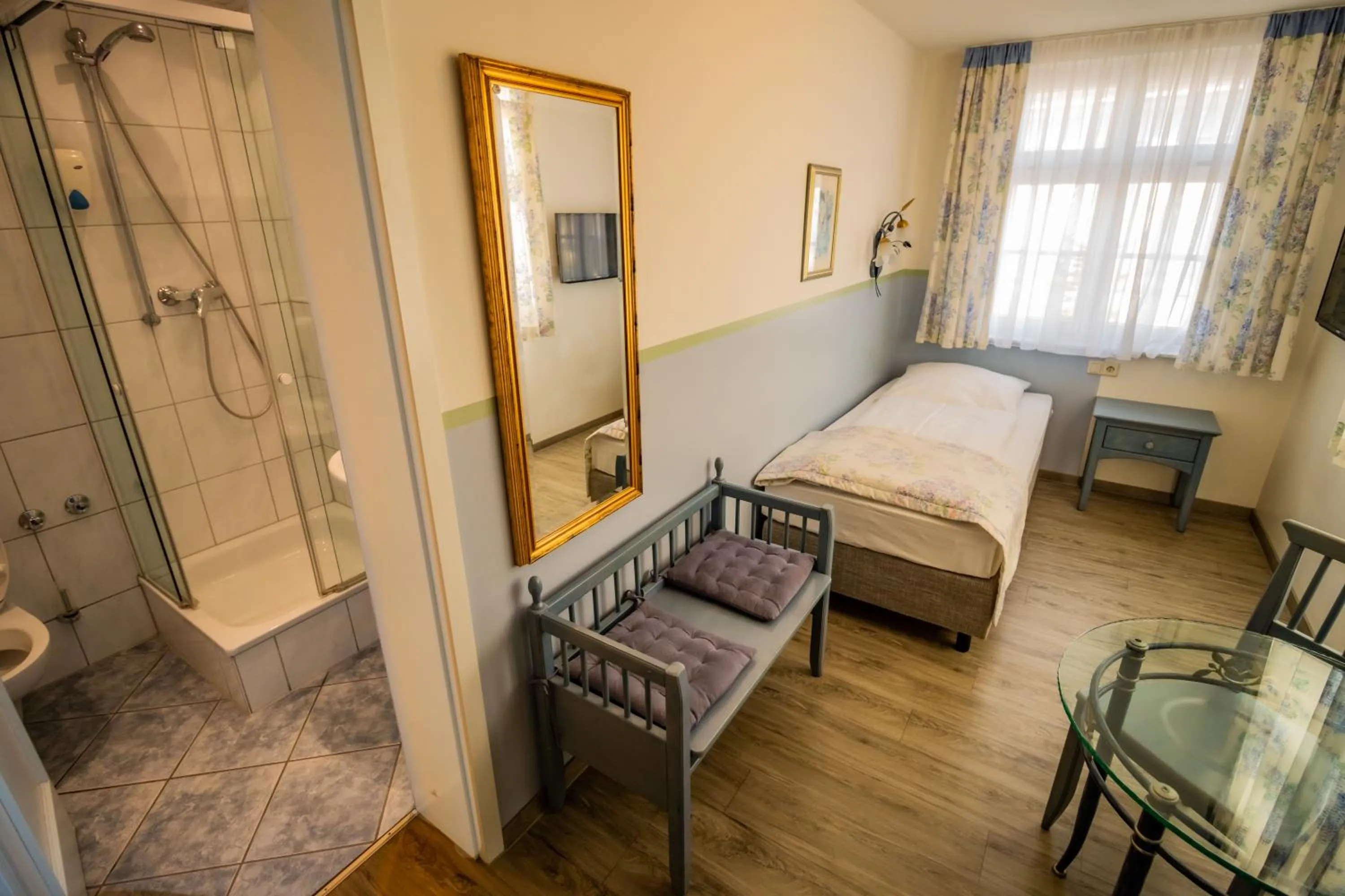 Bedroom, Bed in Hotel Gasthof Rössle