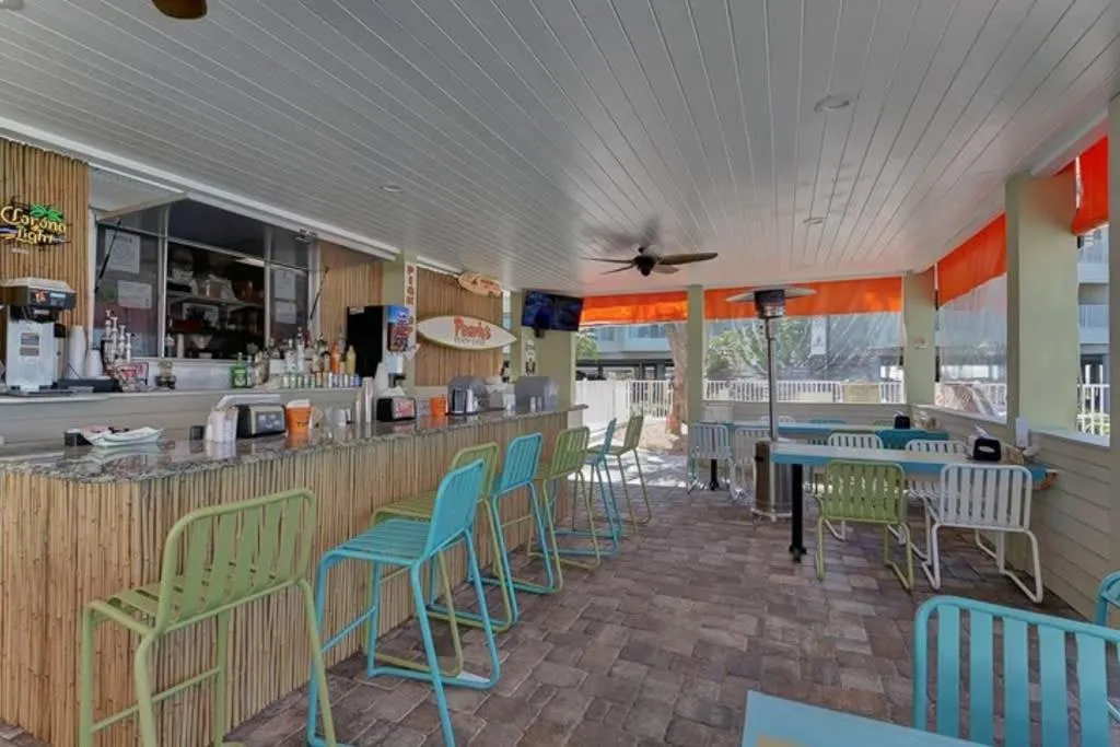 409-Waterfront View, WIFI, Pool, Close to BUCS Stadium