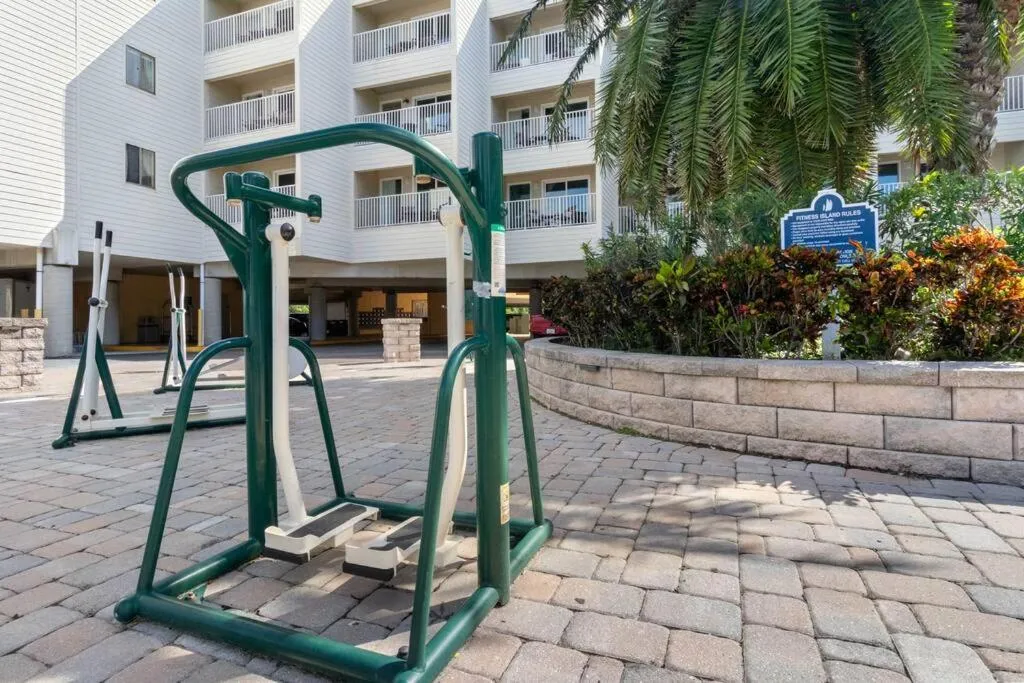 409-Waterfront View, WIFI, Pool, Close to BUCS Stadium