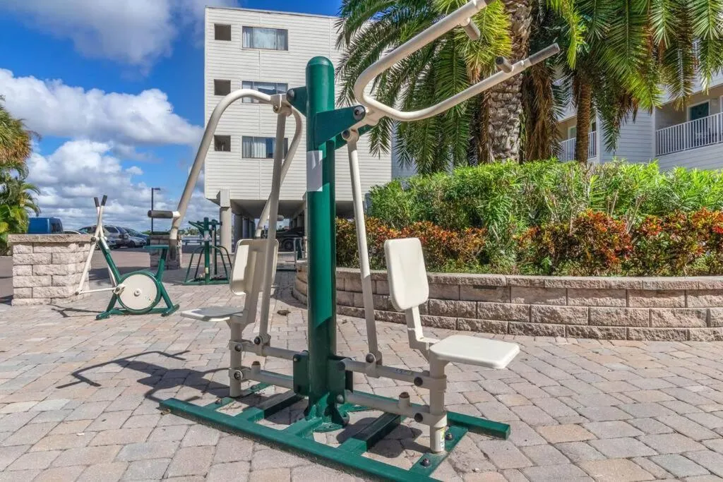 409-Waterfront View, WIFI, Pool, Close to BUCS Stadium