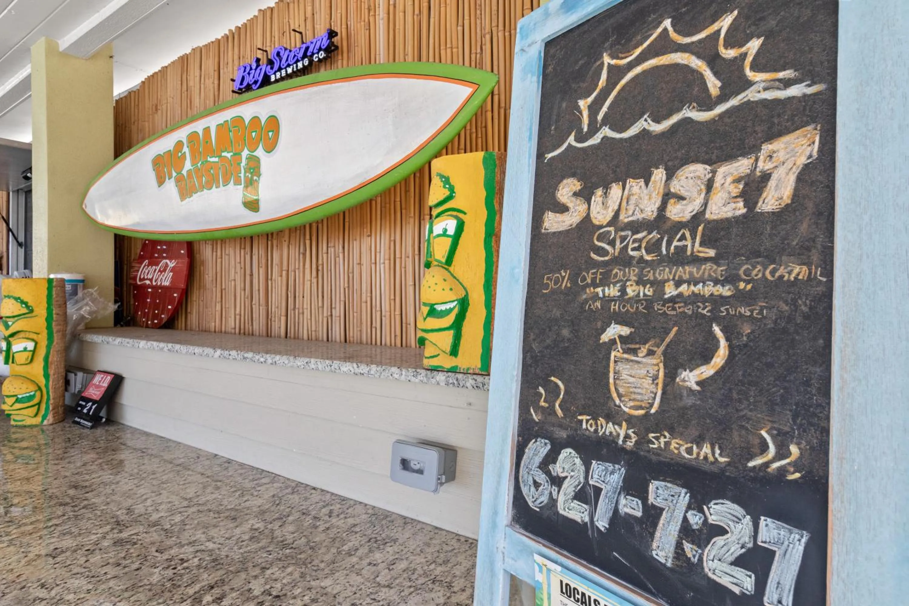 409-Waterfront View, WIFI, Pool, Close to BUCS Stadium