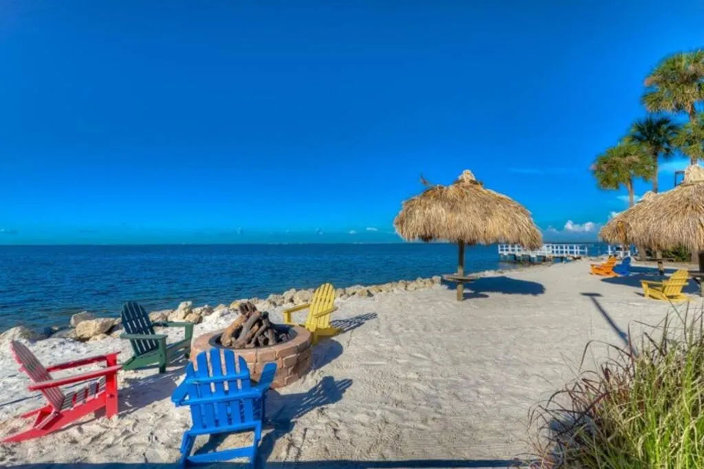 409-Waterfront View, WIFI, Pool, Close to BUCS Stadium