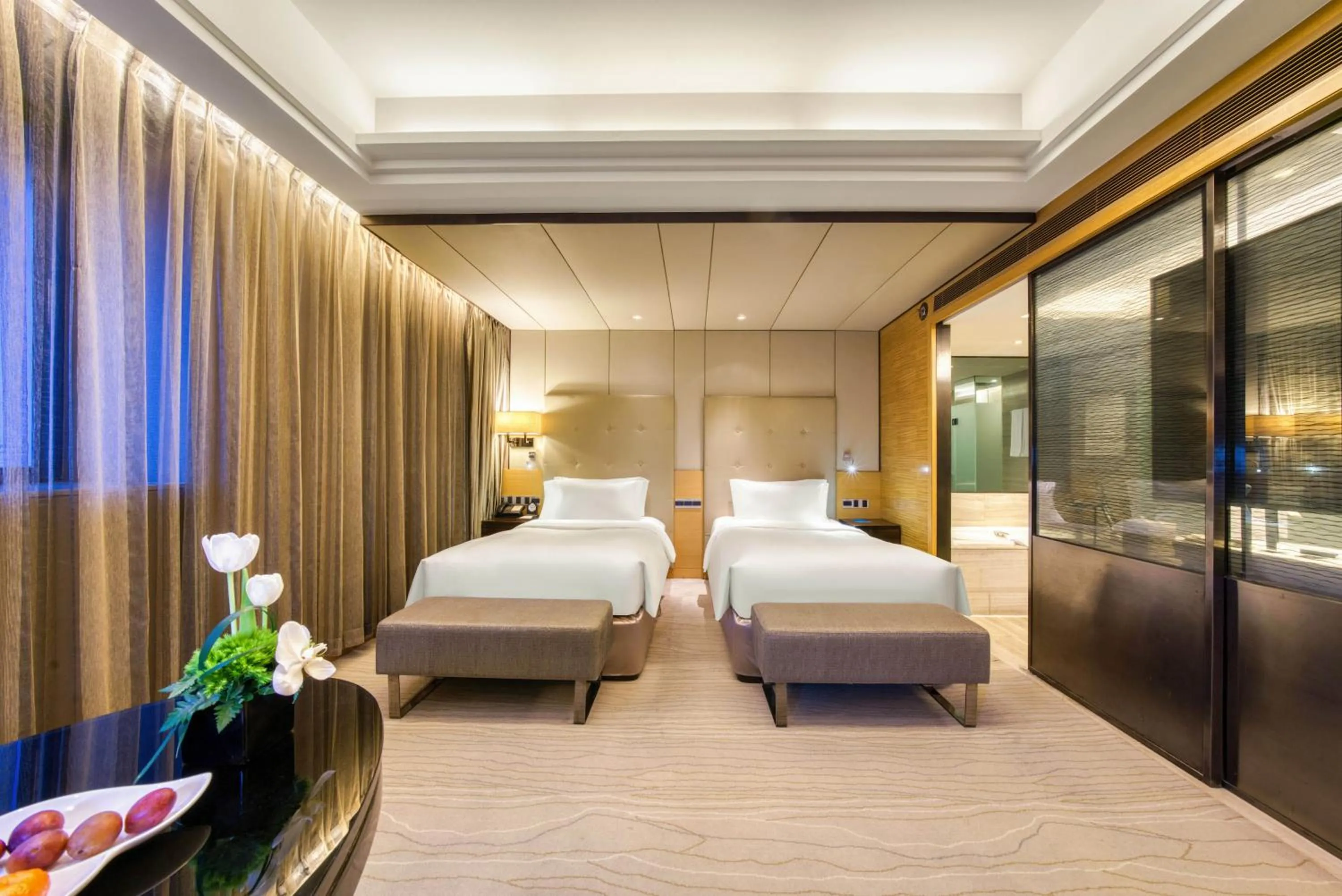 Property building, Bed in Sofitel Silver Plaza Jinan