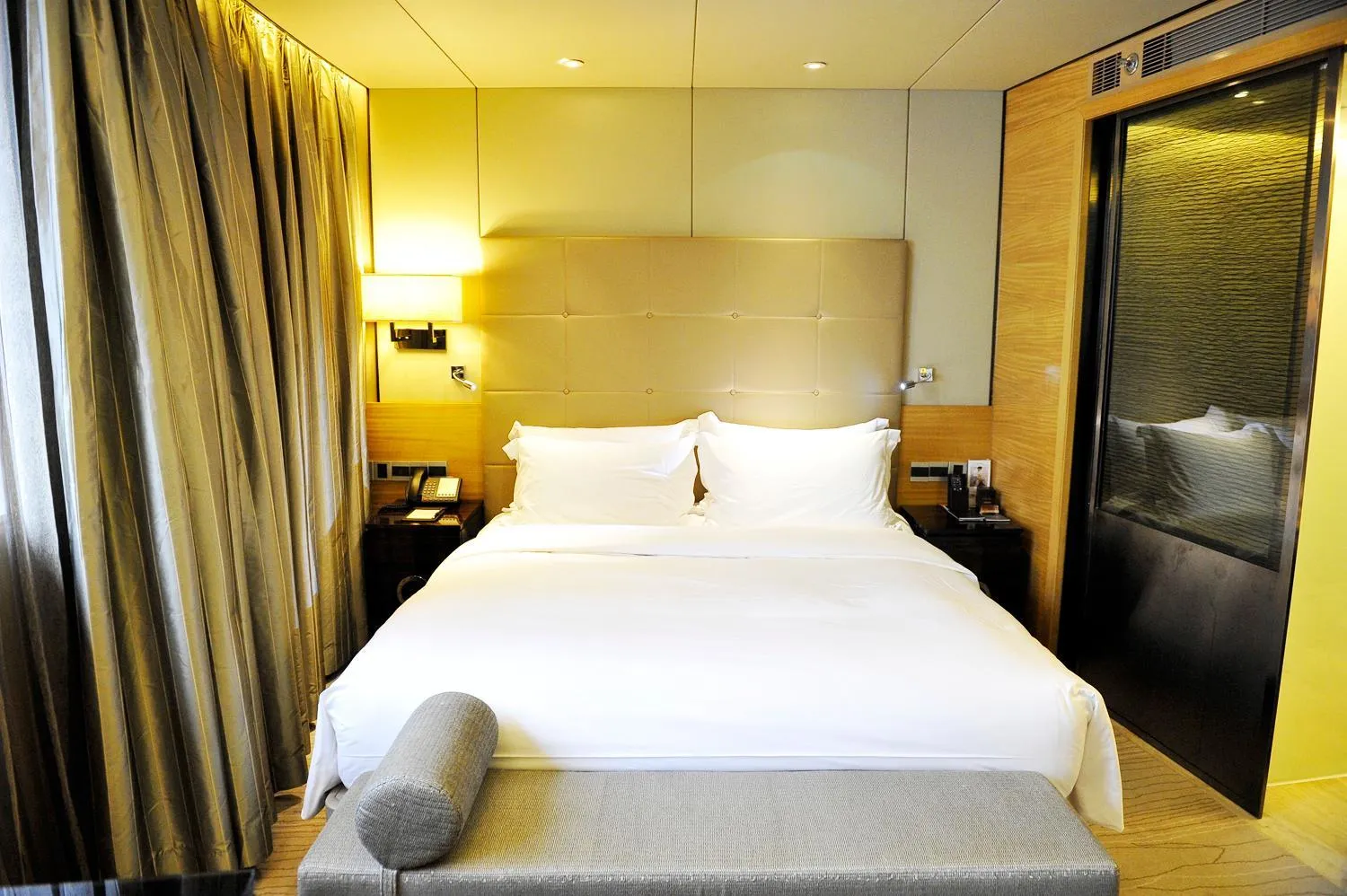 Decorative detail, Bed in Enlux Hotel