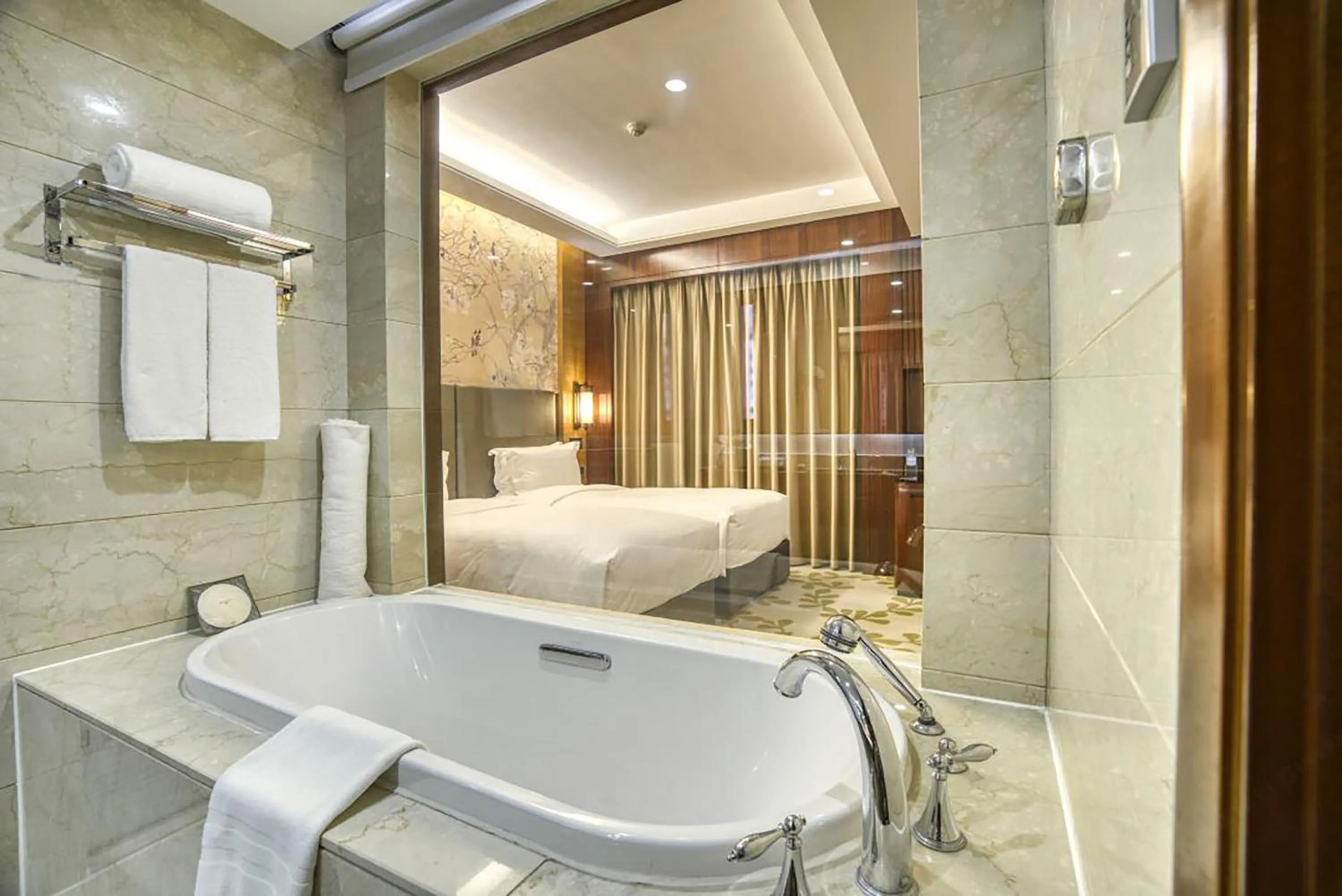 Bathroom, Bed in Enlux Hotel
