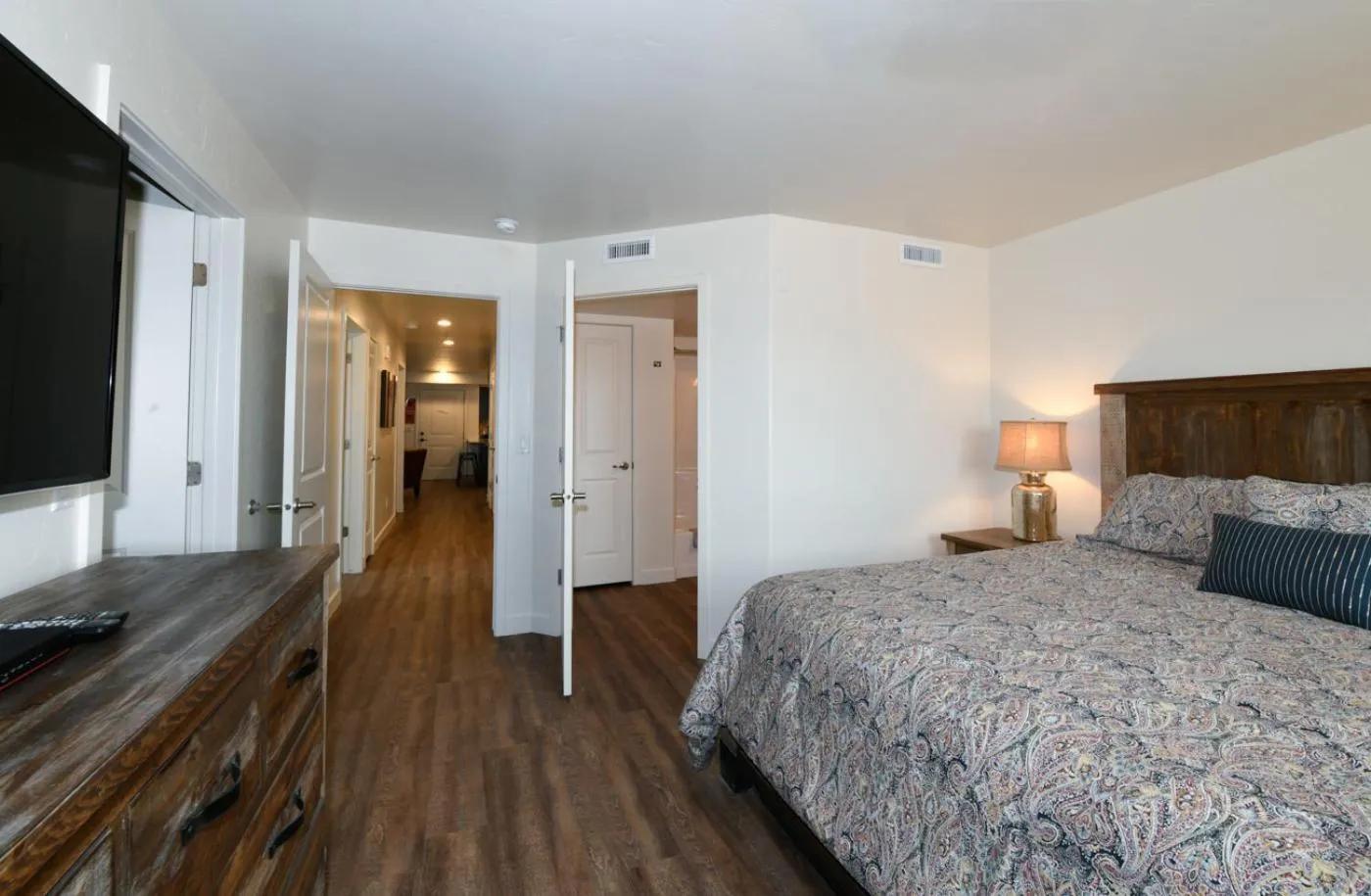 Bed in Moab Redcliff Condos Dean RE