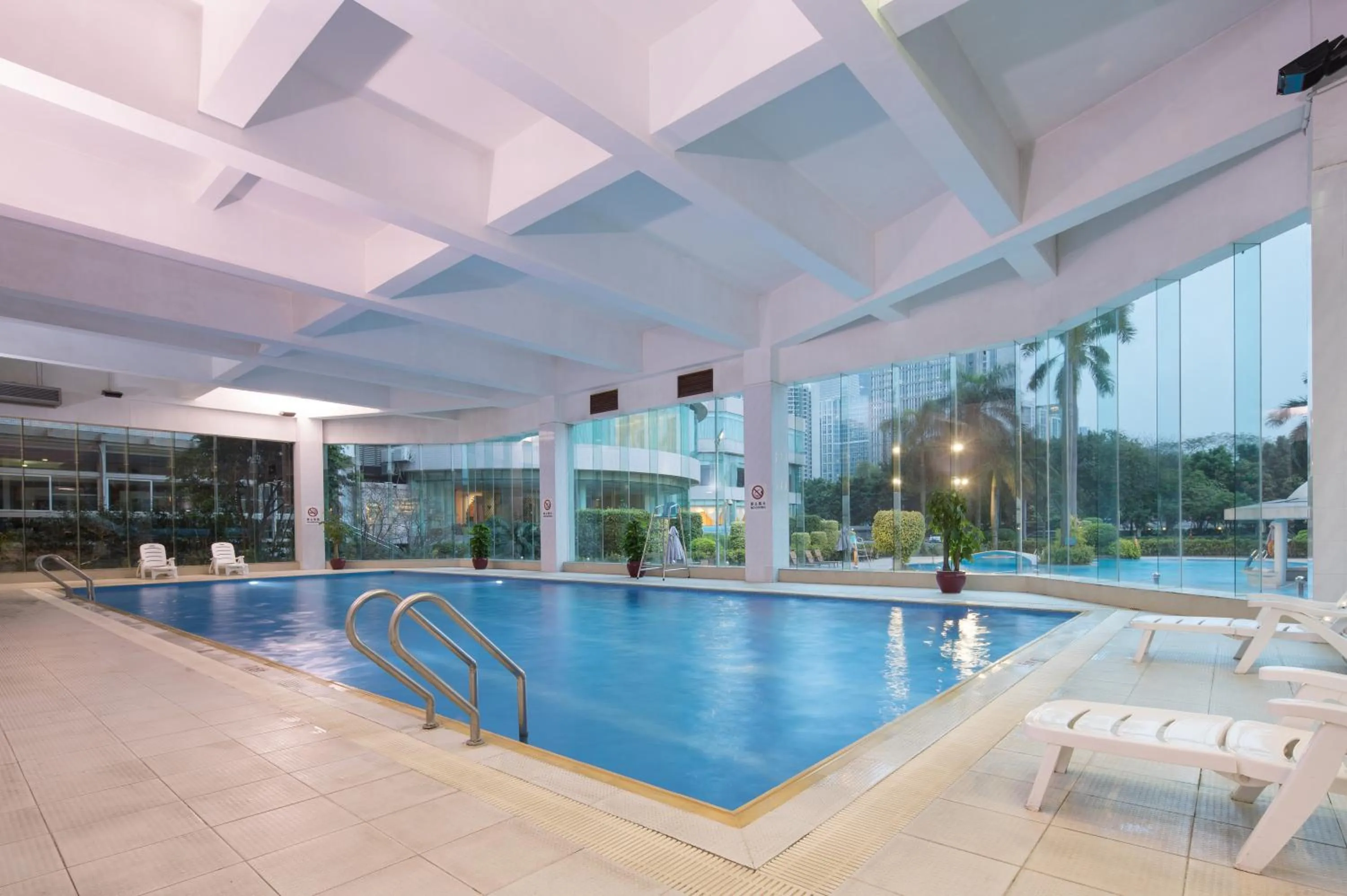Swimming pool in Ramada by Wyndham Pearl Guangzhou