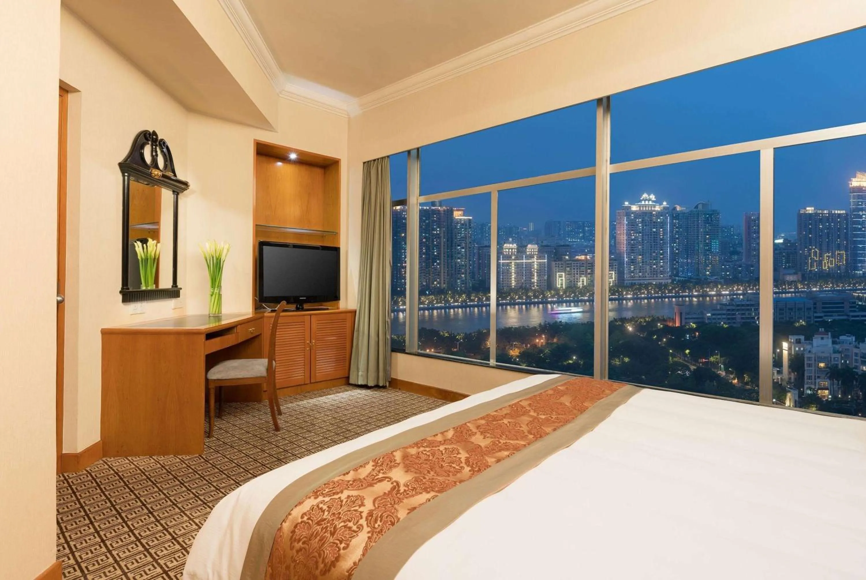 Photo of the whole room, Bed in Ramada by Wyndham Pearl Guangzhou