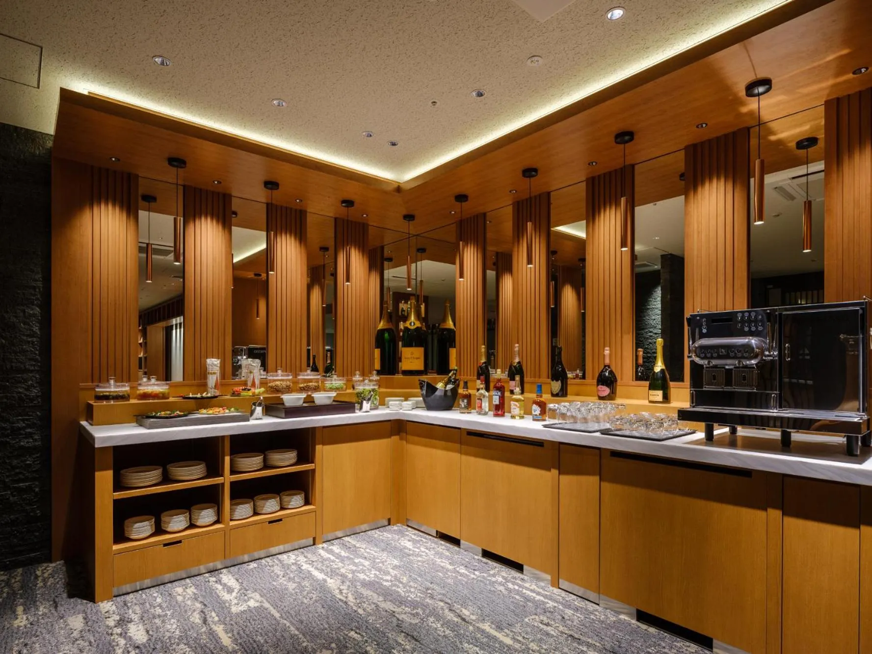 Communal lounge/ TV room in Pearl Star Hotel ATAMI