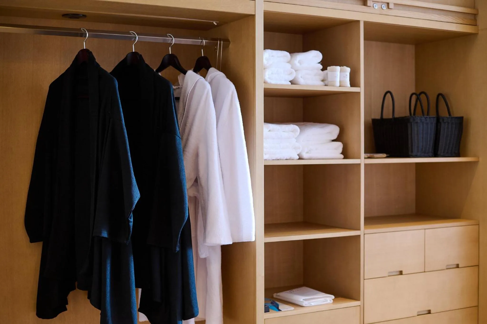 wardrobe in Pearl Star Hotel ATAMI