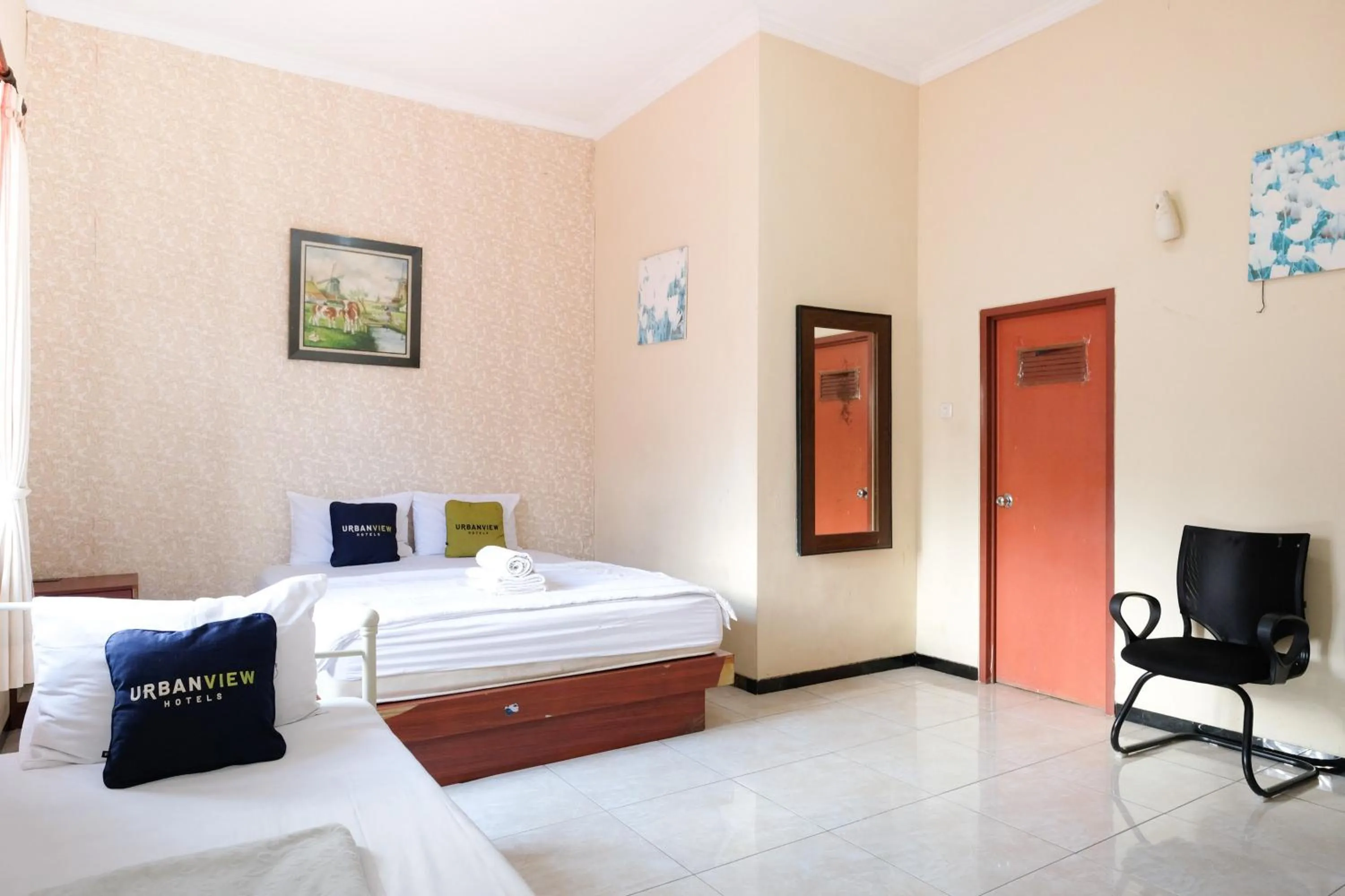 Bedroom, Bed in Urbanview Hotel Griya Surya Malang by RedDoorz