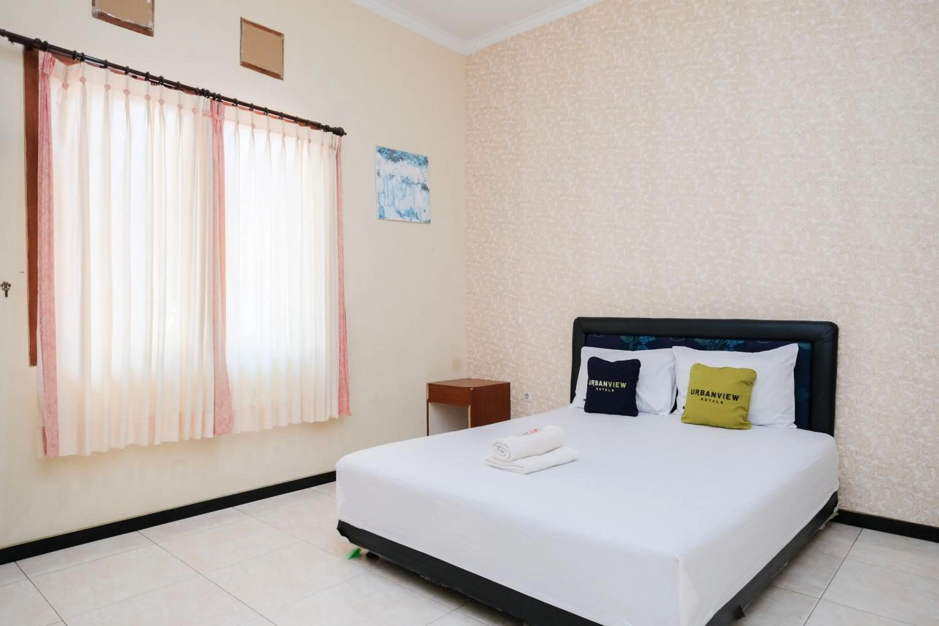 Bedroom, Bed in Urbanview Hotel Griya Surya Malang by RedDoorz