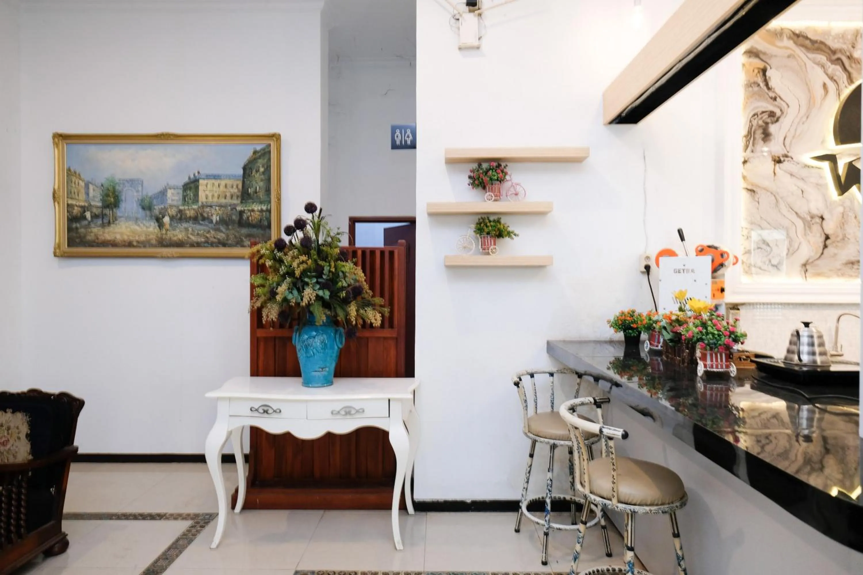 Restaurant/places to eat in Urbanview Hotel Griya Surya Malang by RedDoorz