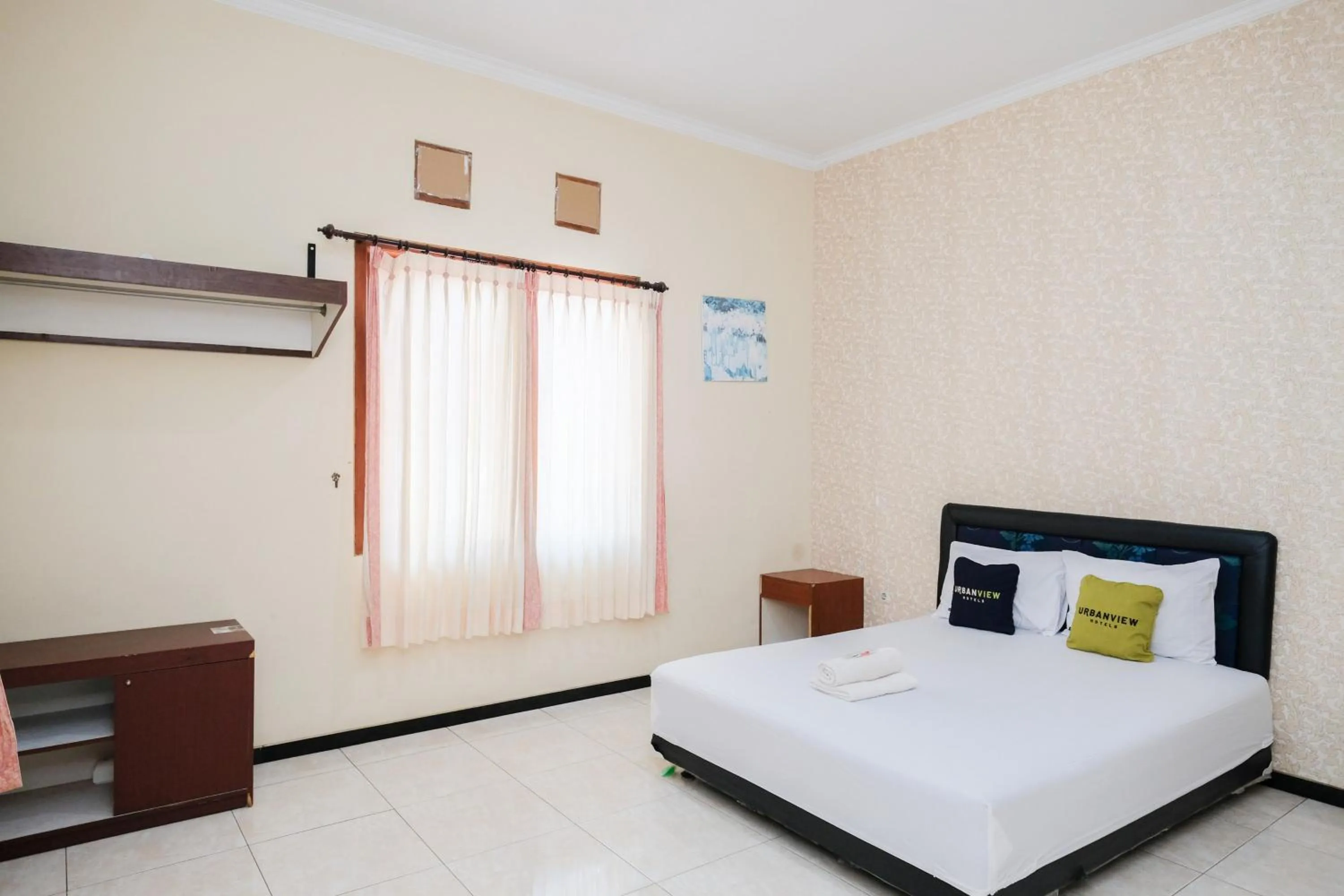 Bedroom, Bed in Urbanview Hotel Griya Surya Malang by RedDoorz