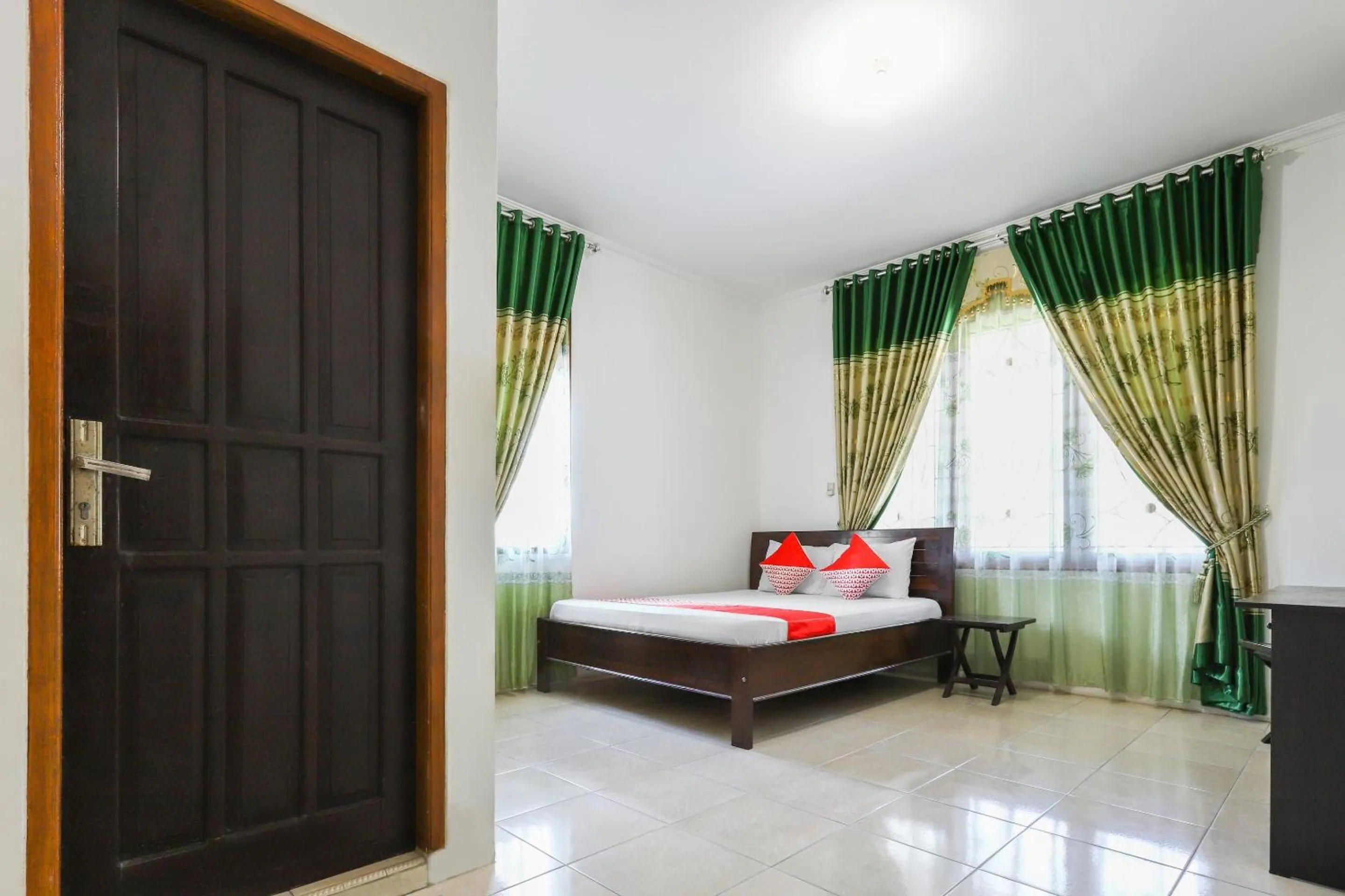 Bedroom, Bed in Hotel O Bukit Somber Residence Syariah