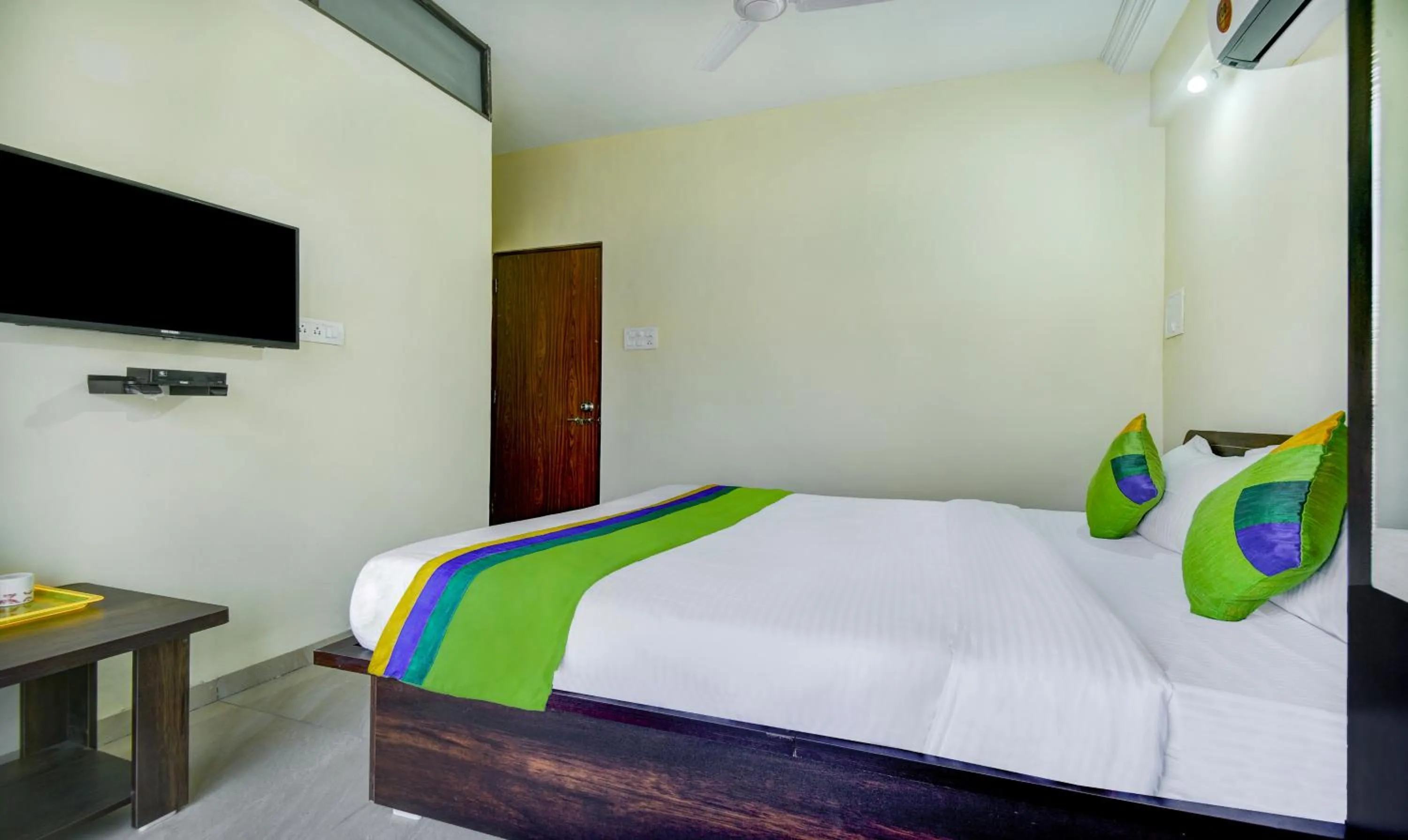 Bed in Treebo Sayaji Residency
